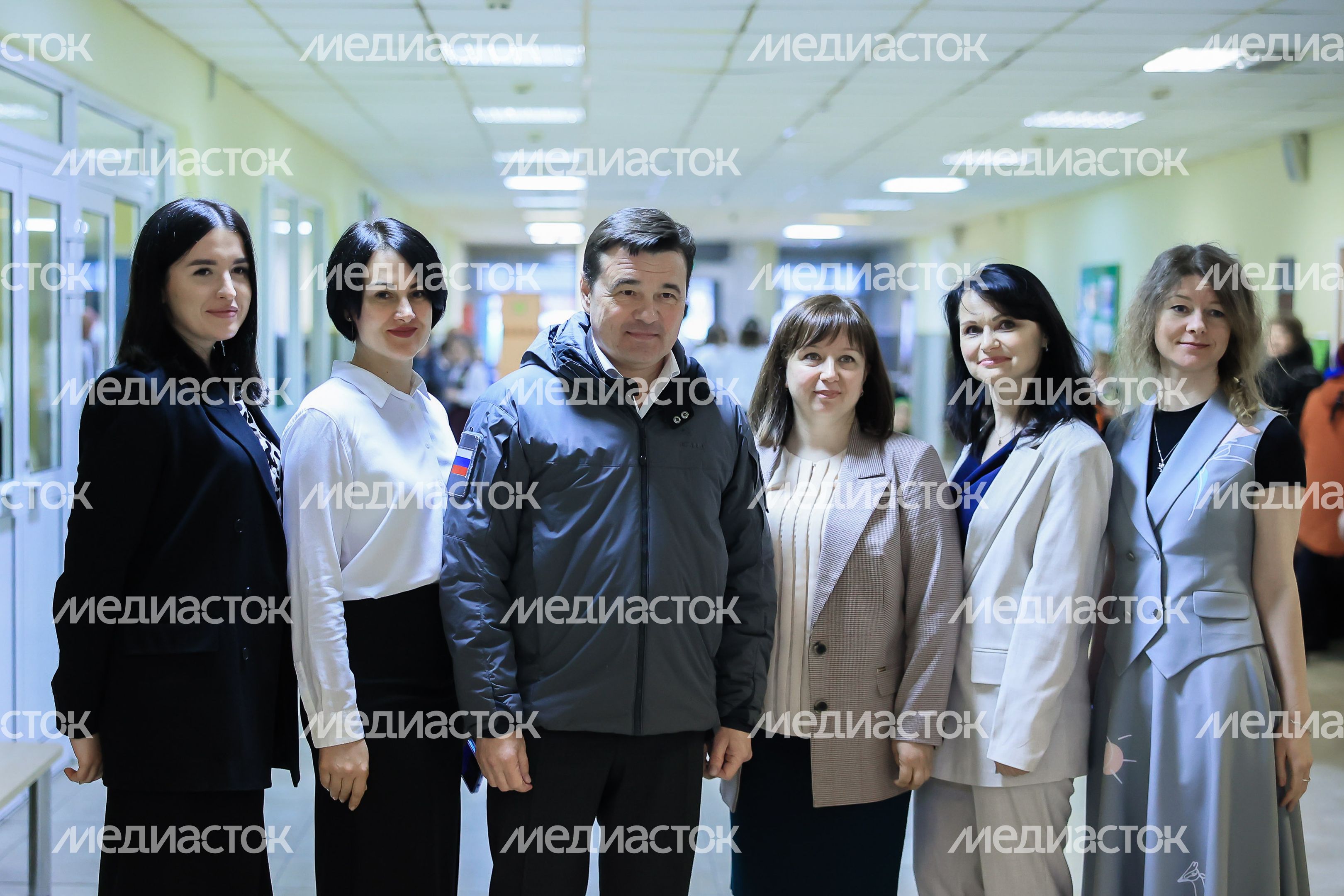 Проверка хода строительства пристройки к школе №14 в Долгопрудном Губернатором Подмосковья