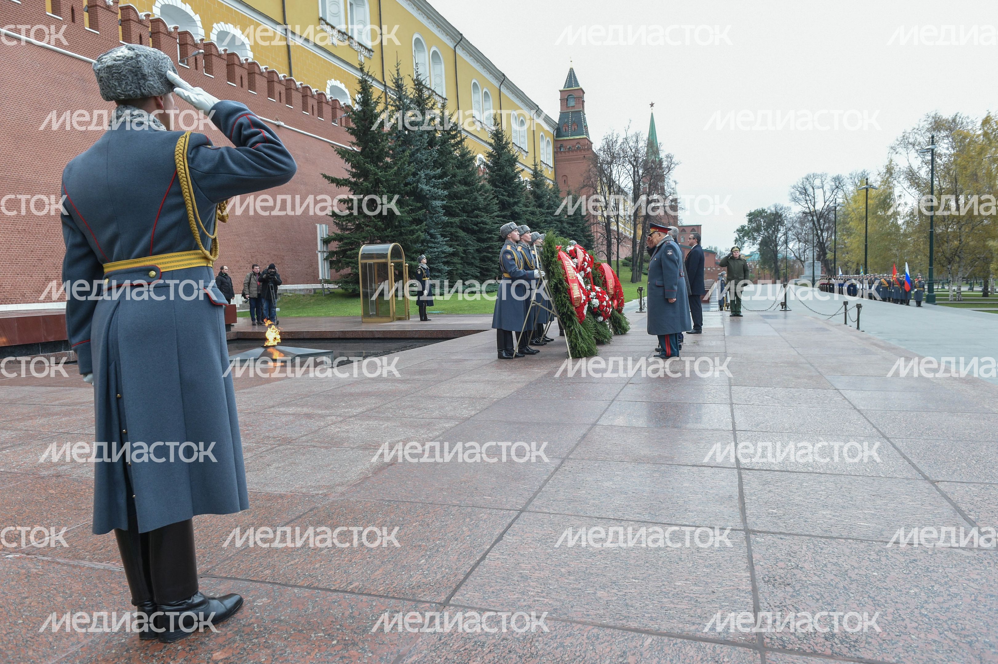 Торжественный марш в честь парада 1941 года на Красной площади в Москве