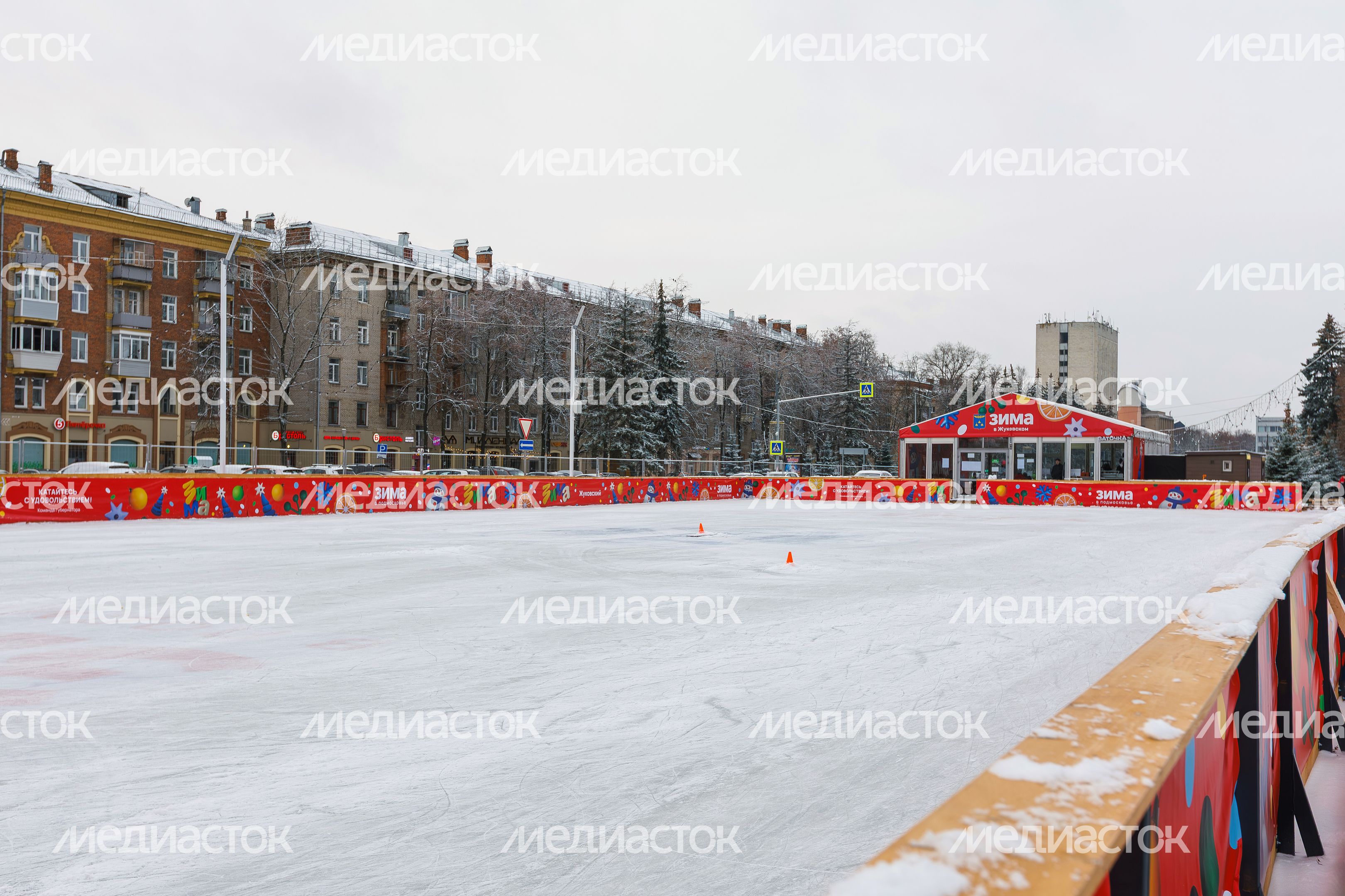 Каток на площади Ленина в Жуковском Каток на площади Ленина в Жуковском
