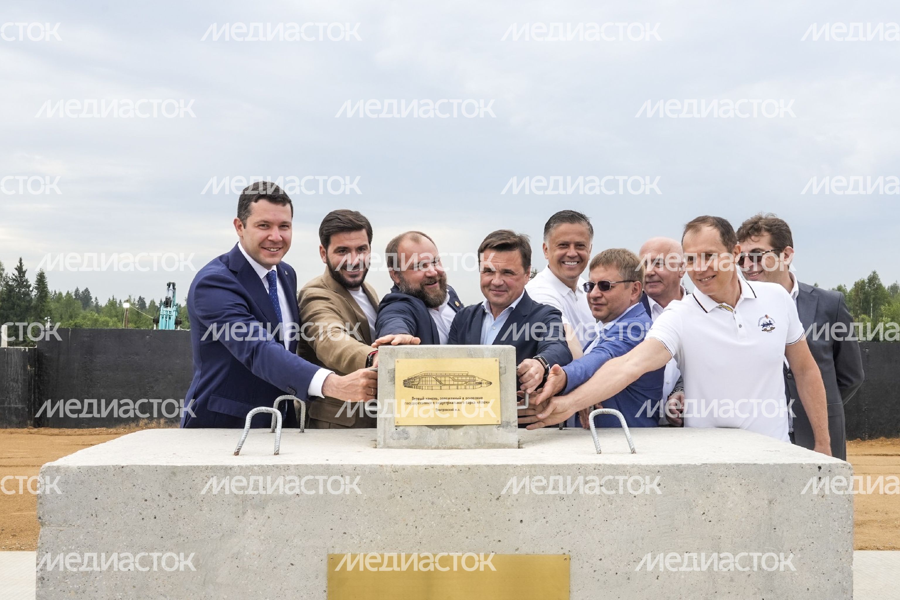 Андрей Воробьев и Антон Алиханов дали старт строительству трех государственных индустриальных парков Андрей Воробьев и Антон Алиханов дали старт строительству трех государственных индустриальных парков
