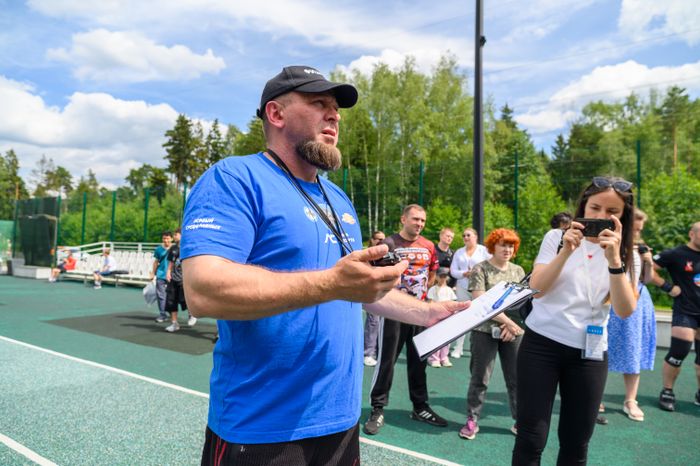 Судья на спортивных соревнованиях в День молодежи в Пестовском парке округа Балашиха