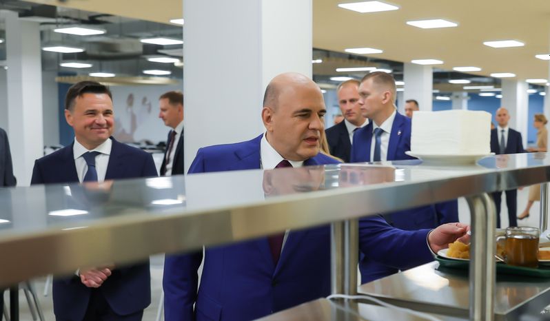 Михаил Мишустин и Андрей Воробьев поздравили учащихся и педагогов лобненского лицея «Авиатика»