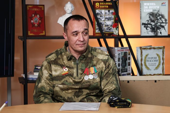 Встреча Андрея Воробьева с жителями Люберец Еленой Громковой и участником СВО Константином