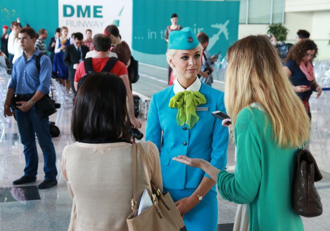 Показ формы бортпроводников DME Runway в Домодедово