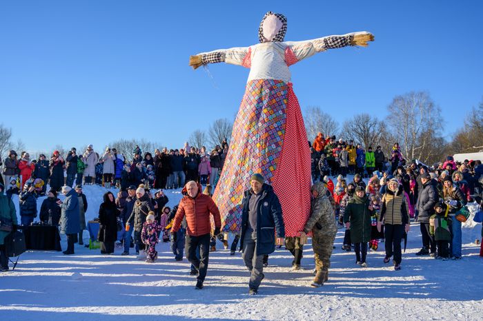 Сожжение чучела на Масленице в Мураново