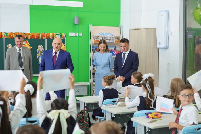 Михаил Мишустин и Андрей Воробьев поздравили учащихся и педагогов лобненского лицея «Авиатика»