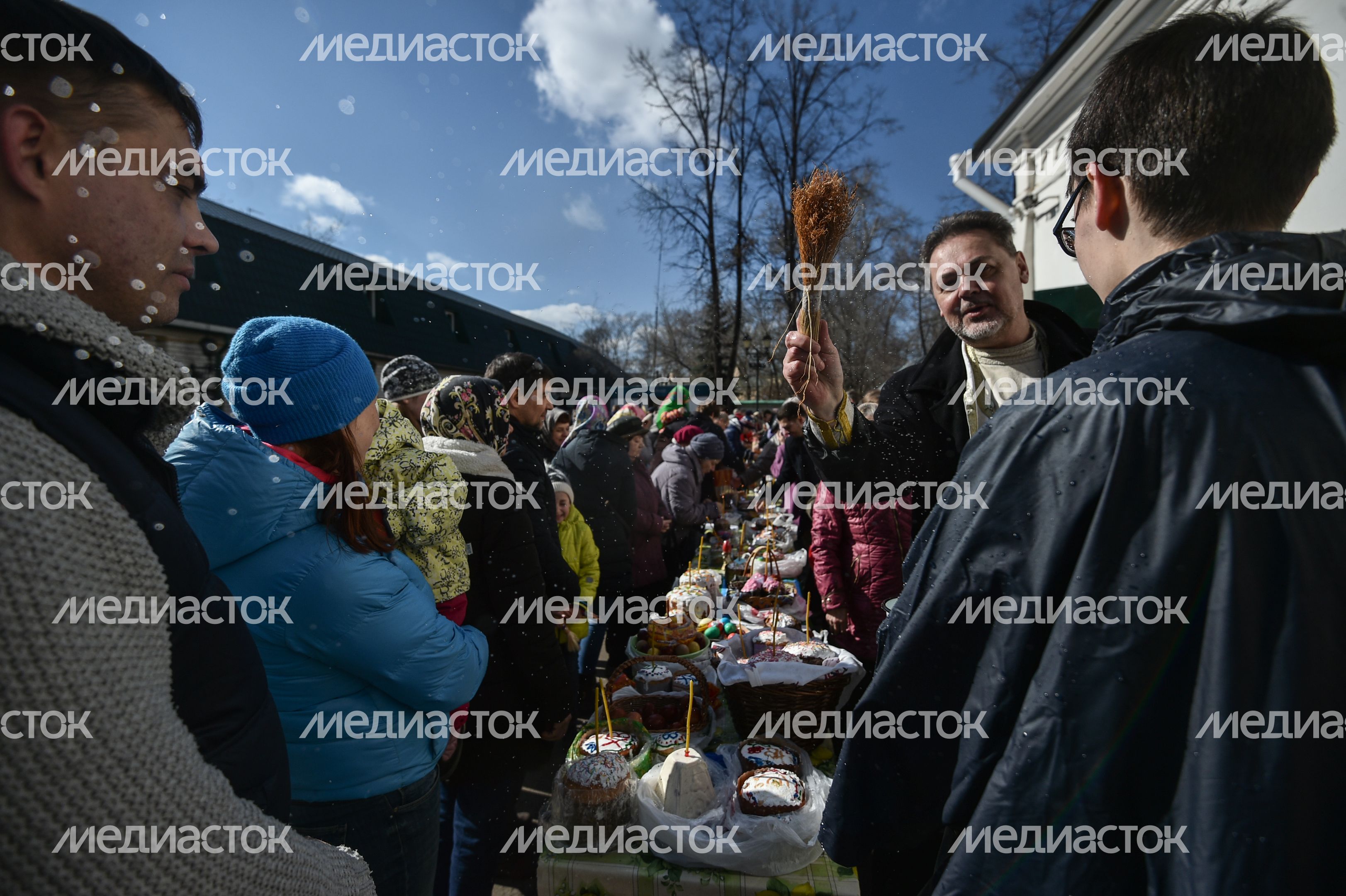 Пасхальное священие куличей и яиц