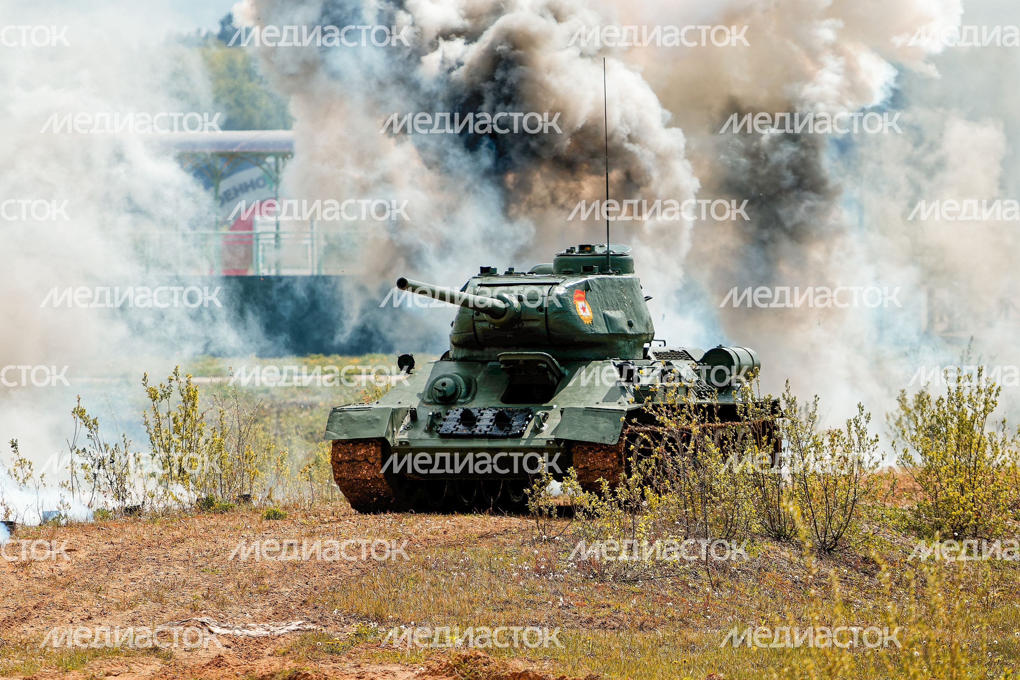 Военно-историческая реконструкция боя Великой Отечественной войны с техникой и авиацией в парке «Патриот» Одинцовского округа Военно-историческая реконструкция боя Великой Отечественной войны с техникой и авиацией в парке «Патриот» Одинцовского округа