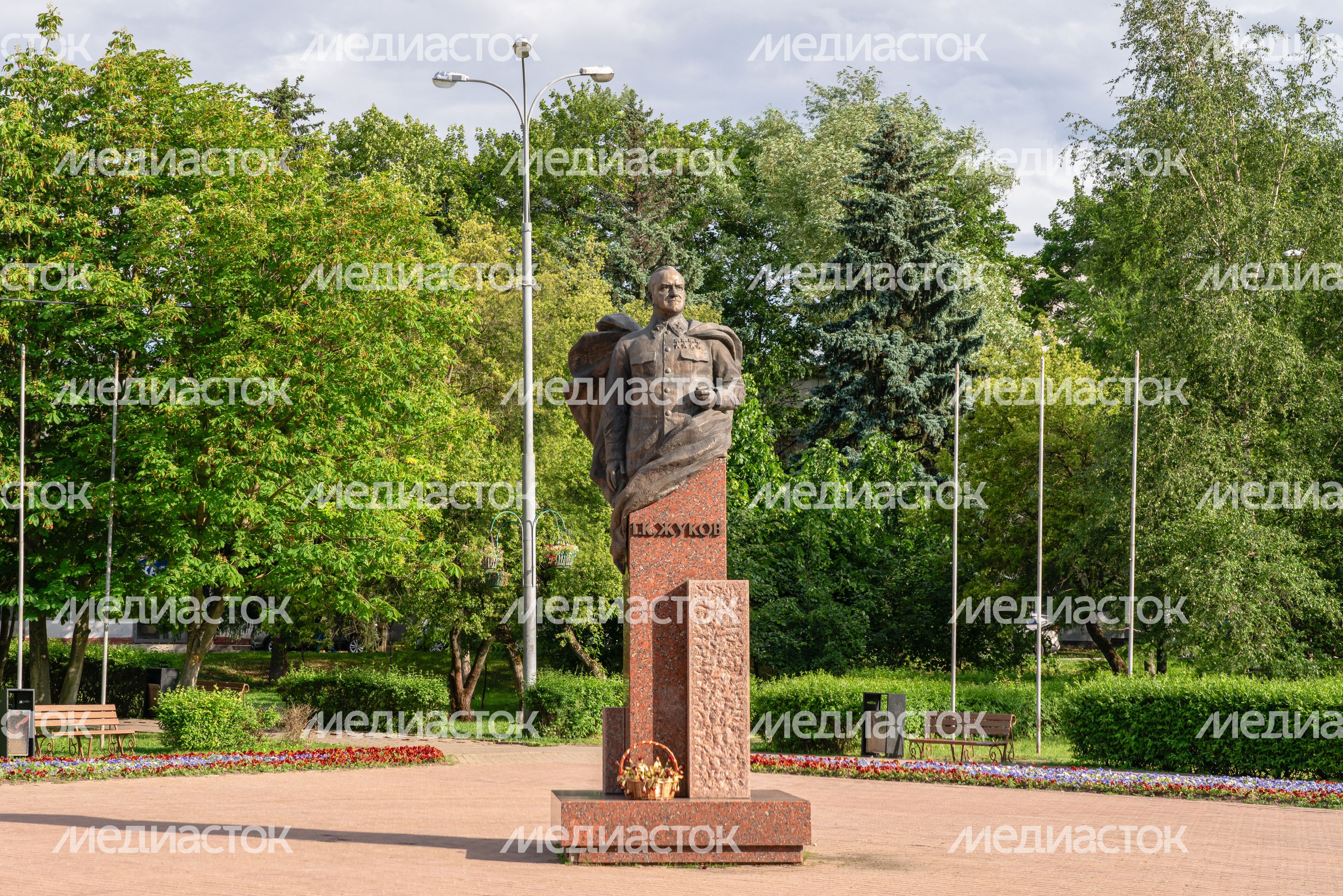Памятник Г. К. Жукову в Одинцово Памятник Г. К. Жукову в Одинцово