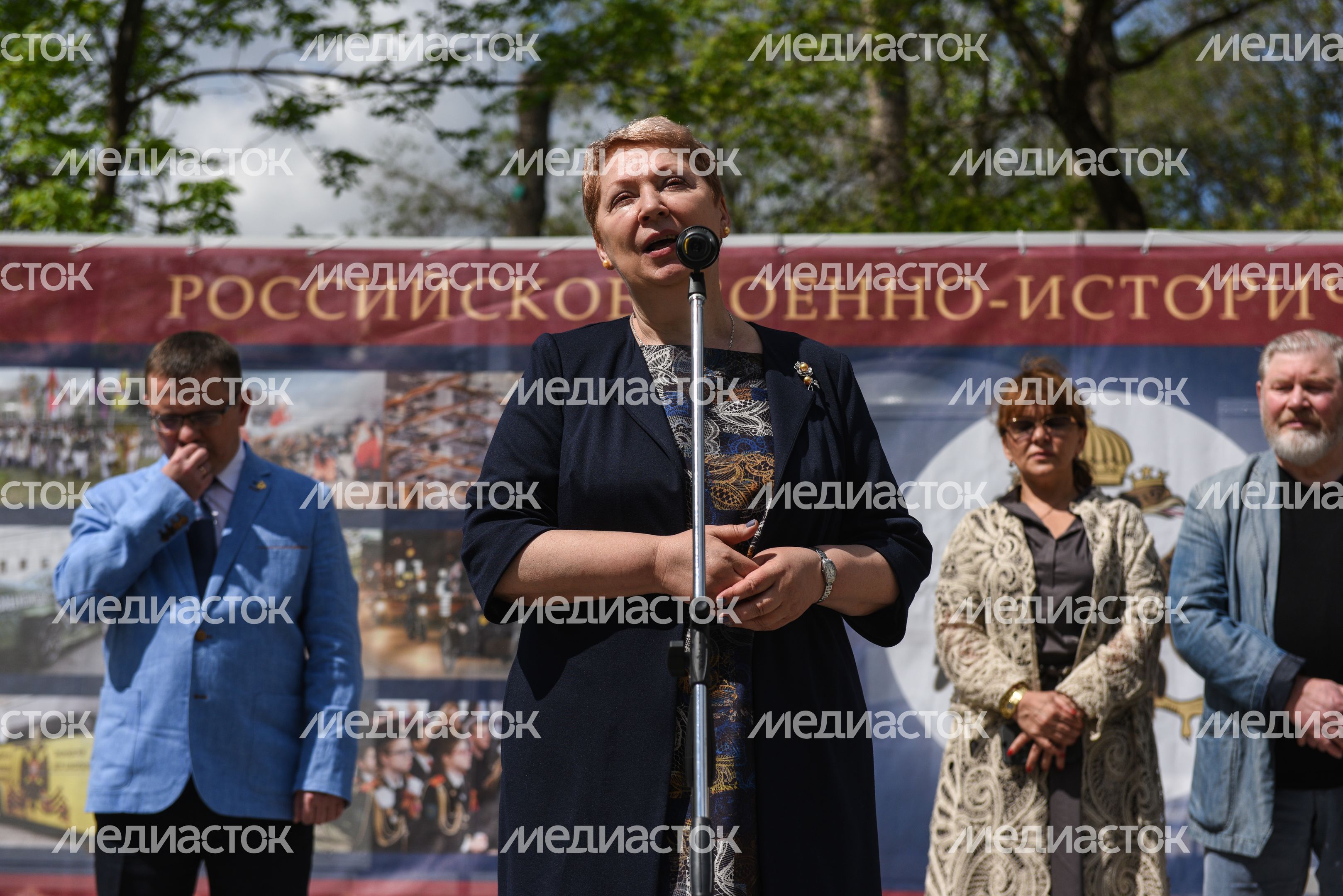 Аллею с 33 бюстами правителей России открыли в центре Москвы Аллею с 33 бюстами правителей России открыли в центре Москвы