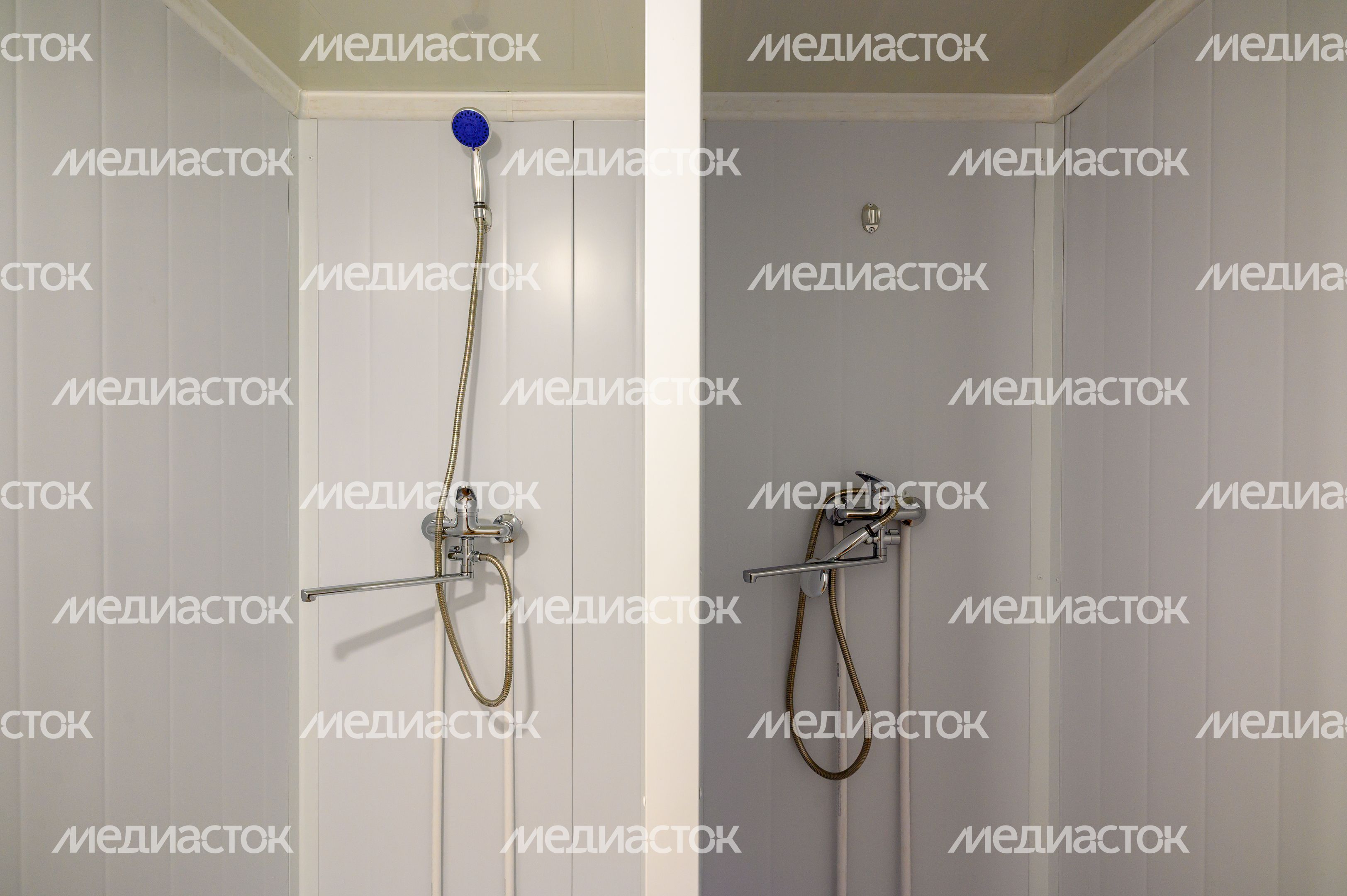 Душ в раздевалке стадиона «Труд» поселка Малаховка округа Люберцы после реконструкции Душ в раздевалке стадиона «Труд» поселка Малаховка округа Люберцы после реконструкции
