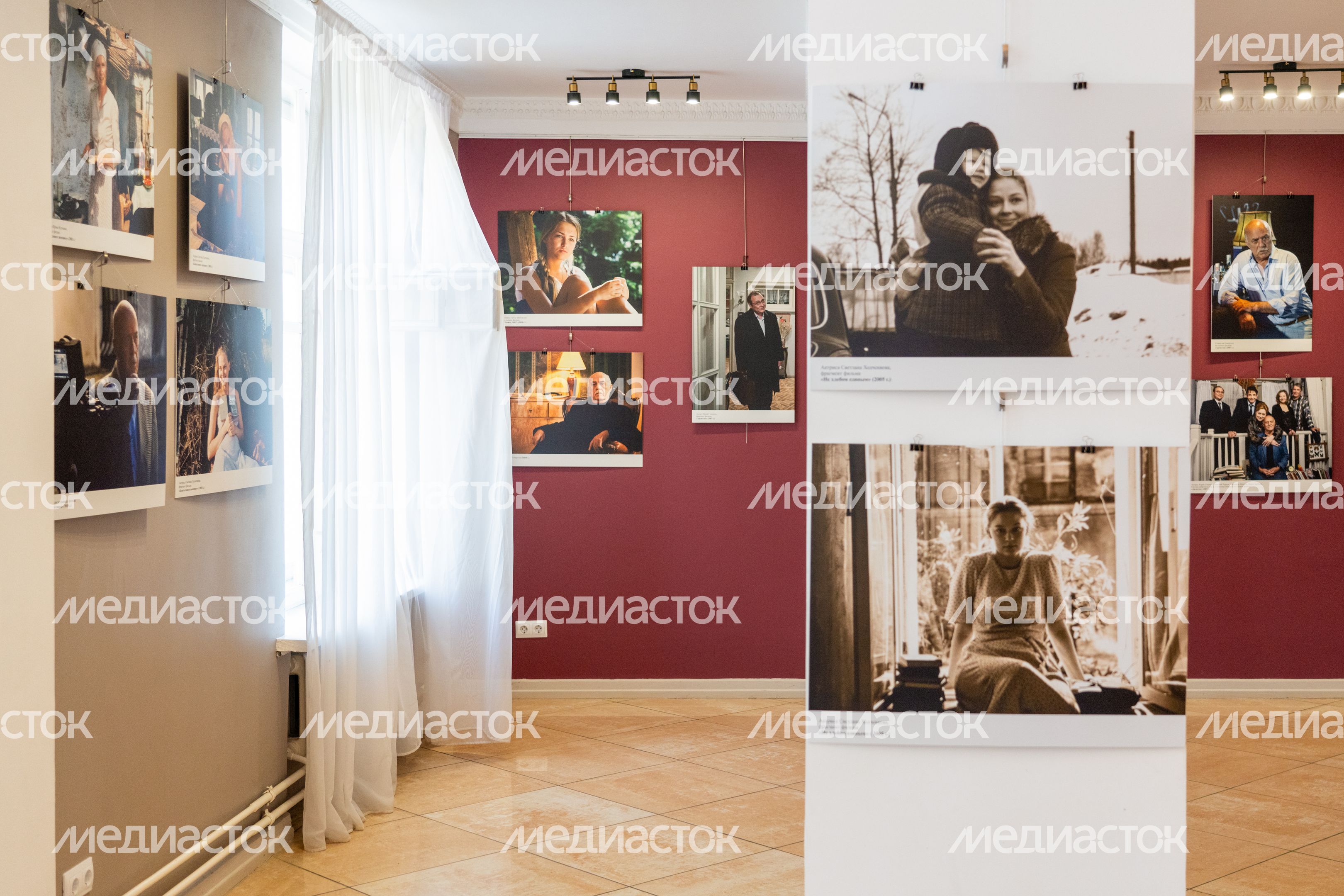 Фотовыставка на кинофестивале «Движение по вертикали» памяти Станислава Говорухина в Дмитрове