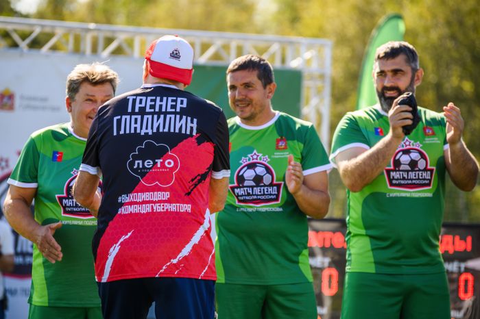 Легенды футбола обыграли сборную Лобни в проекте «Выходи во двор»
