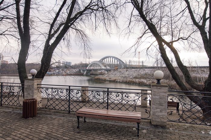 Вид на железнодорожный мост в Химках