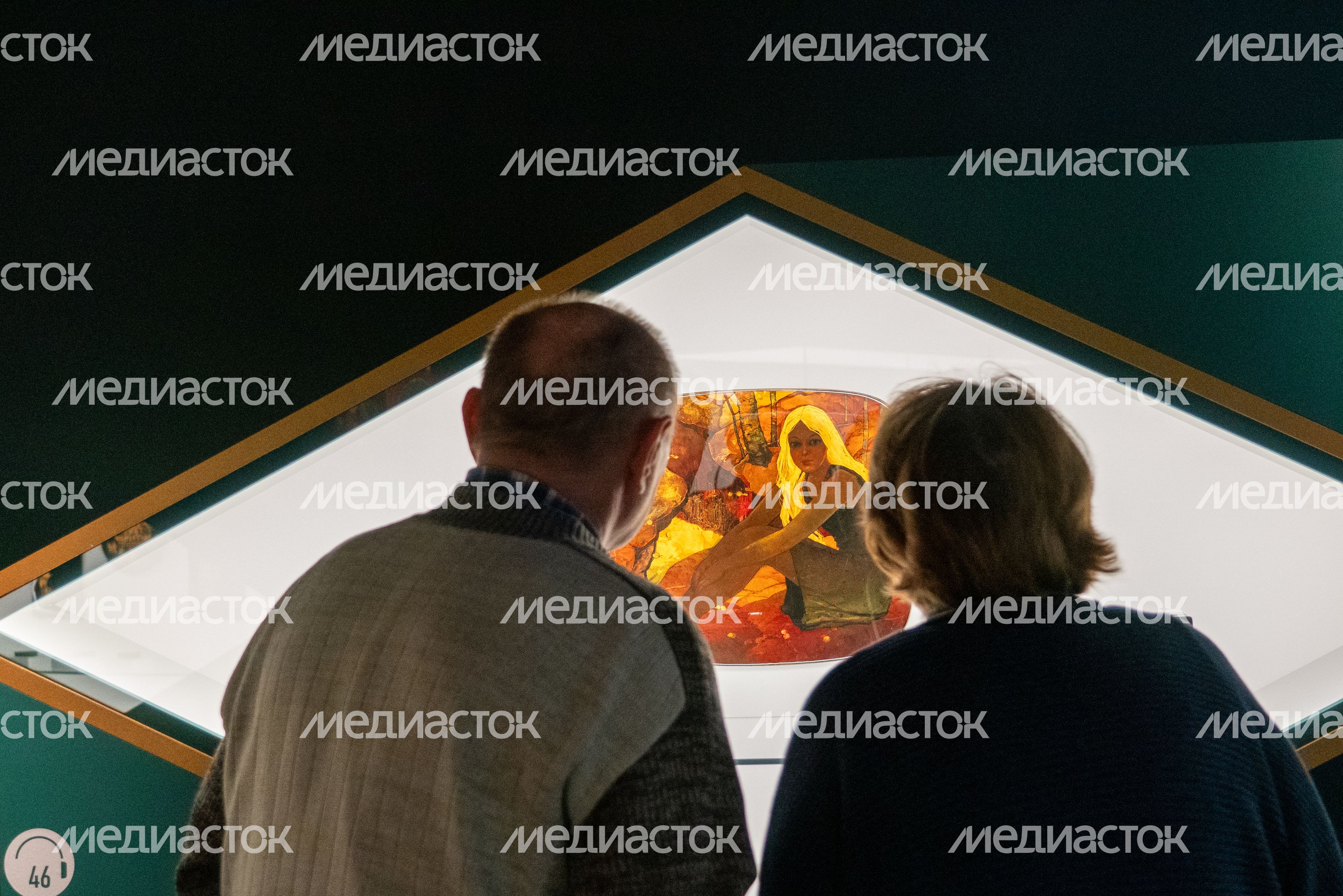 Посетители выставки «Федоскино: где живет душа» в музее «Новый Иерусалим» города Истра Посетители выставки «Федоскино: где живет душа» в музее «Новый Иерусалим» города Истра