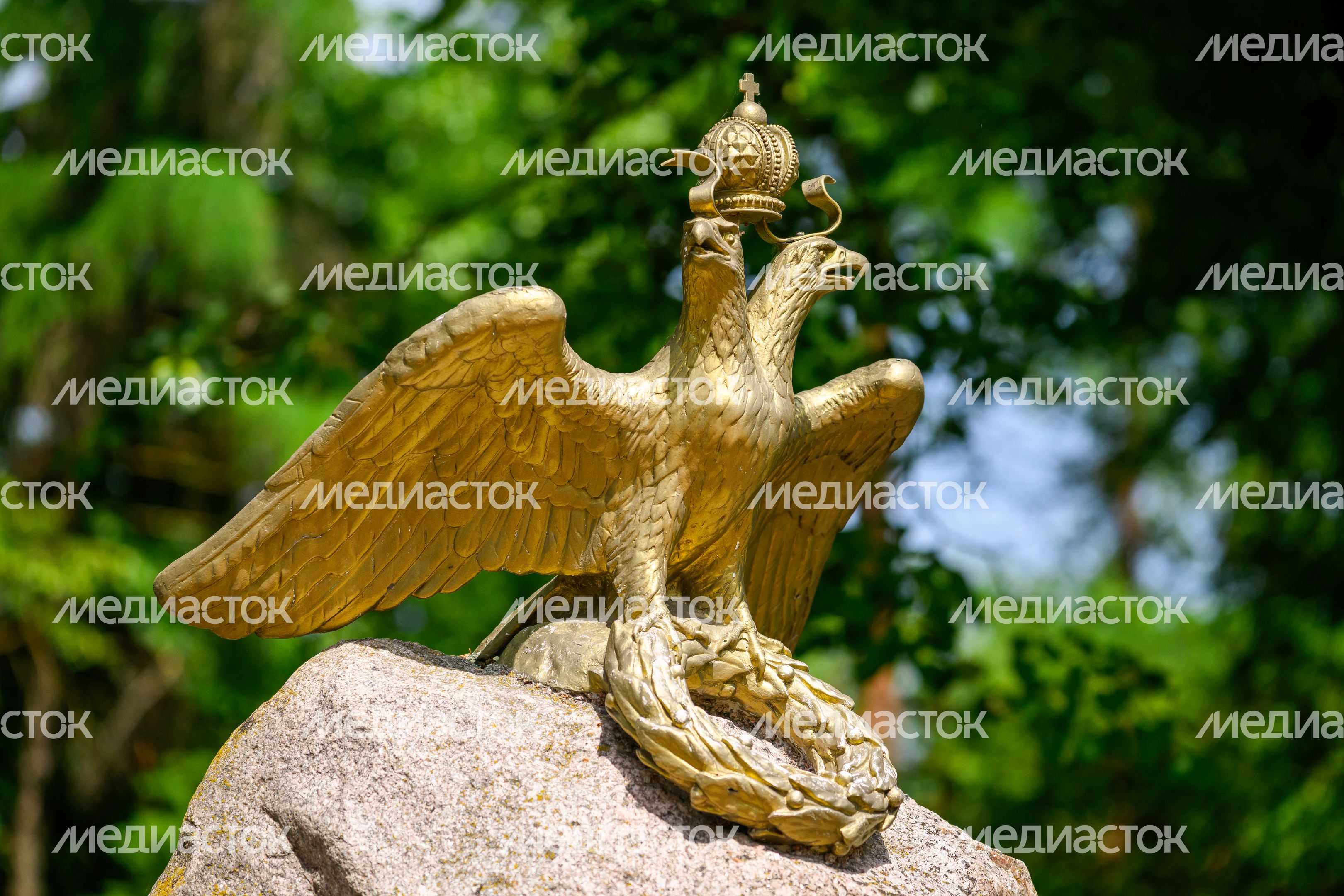 Камень в память остановки двух армий в августе 1812 года в Музее-заповеднике А.С. Пушкина в поселке Большие Вяземы