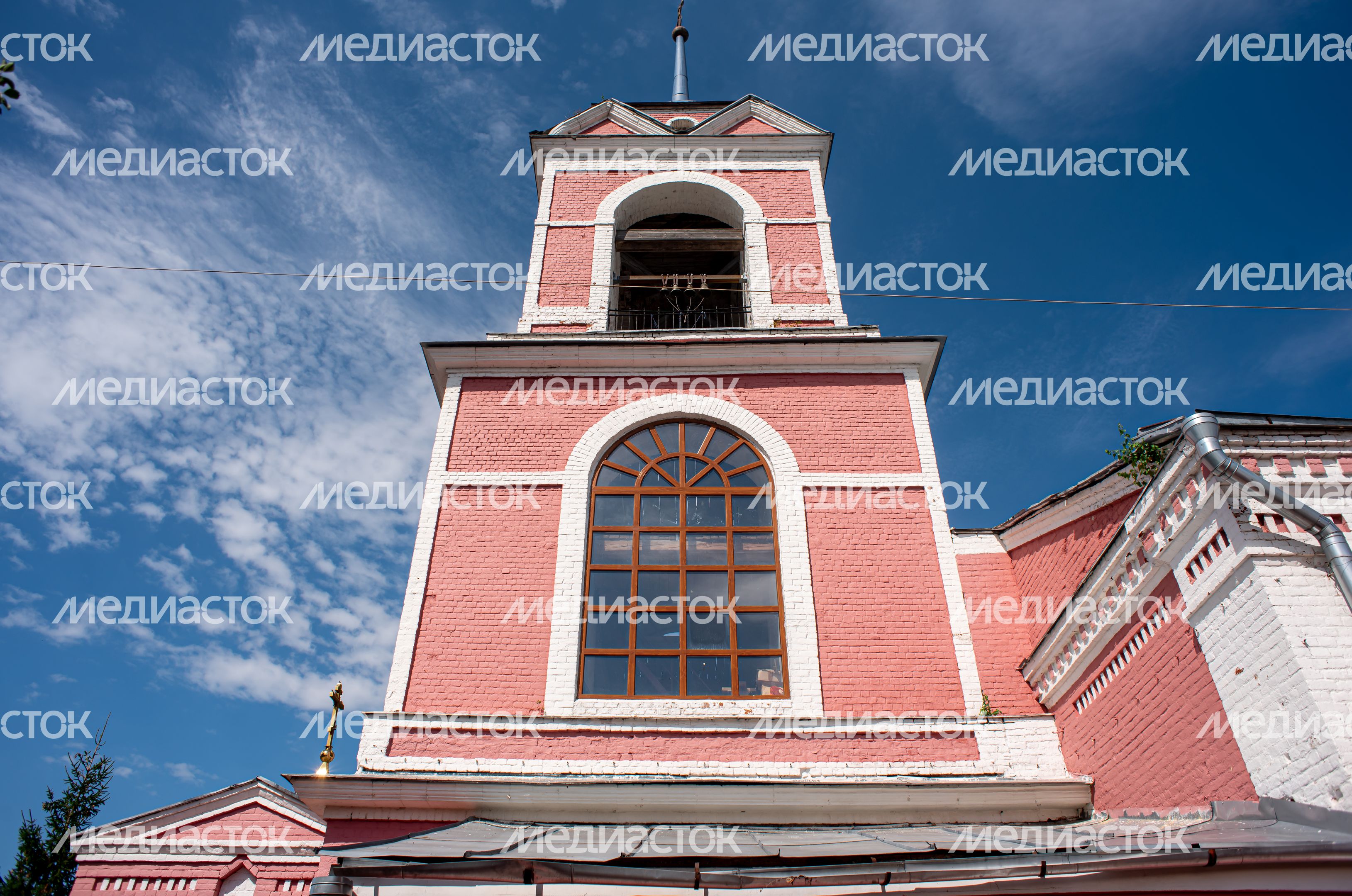 Летние виды церкви Флора и Лавра