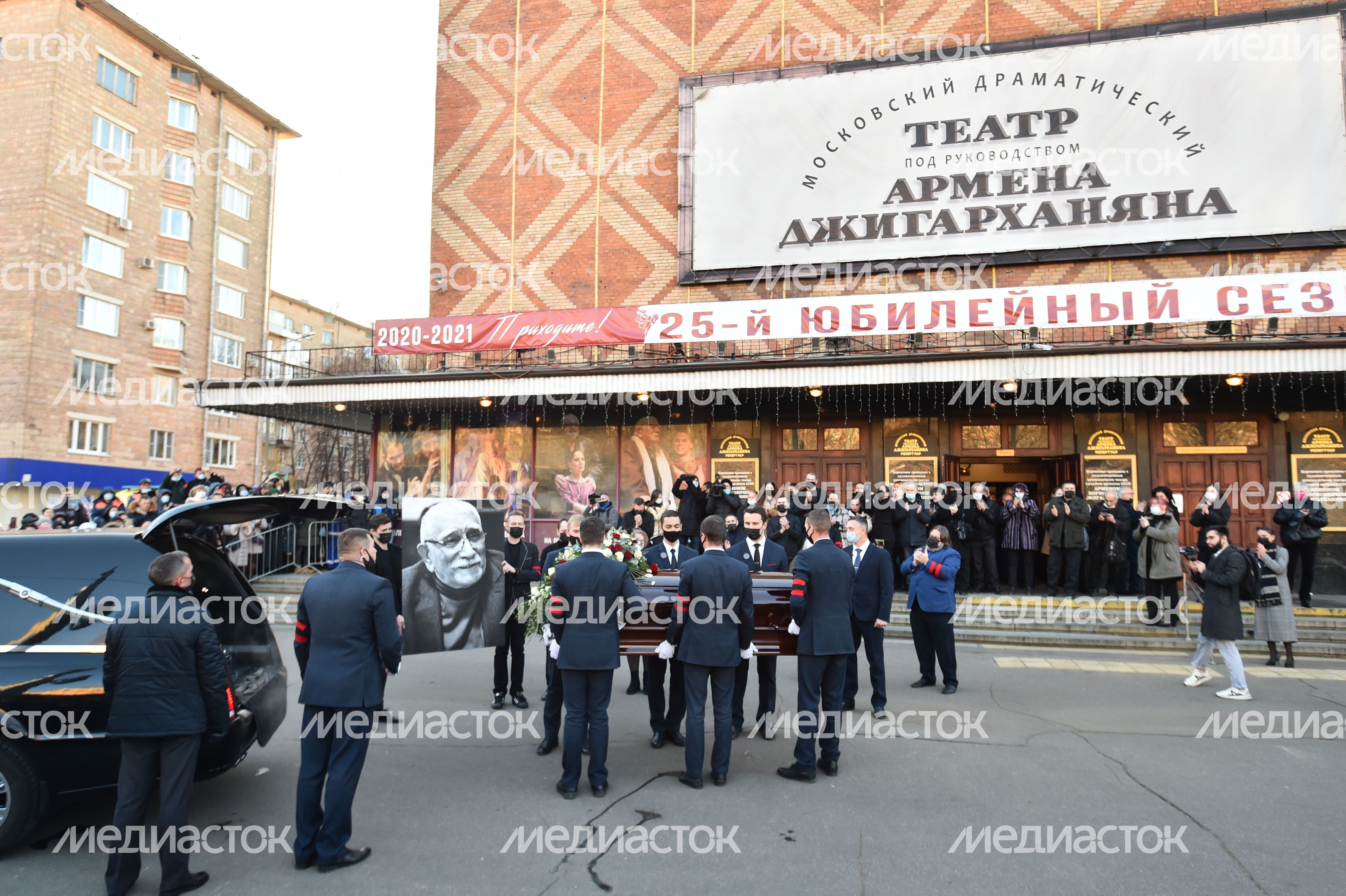 Церемония прощания с Арменом Джигарханяном в Москве