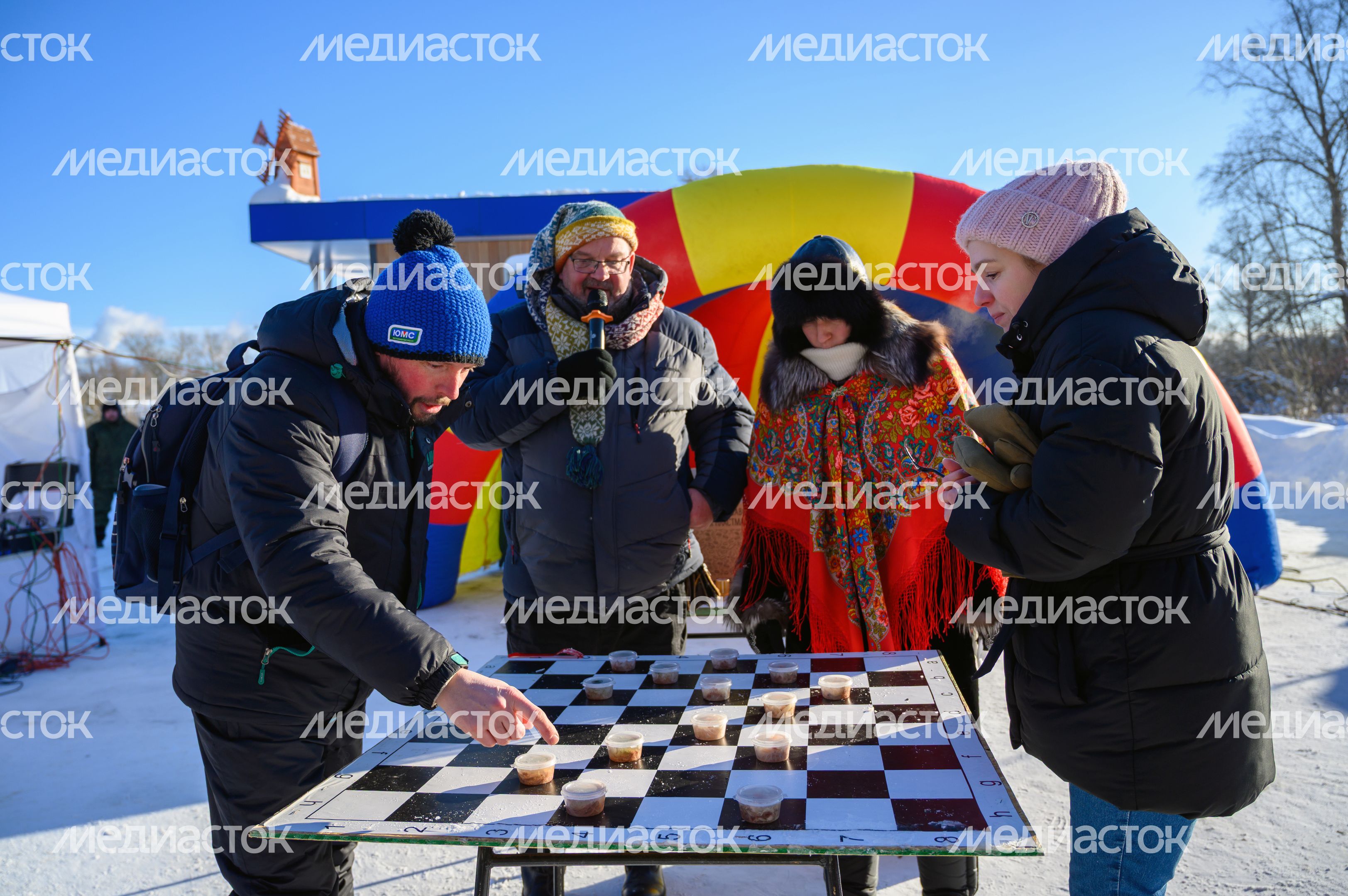 Игра в шашки из холодца на гастрономическом фестивале «Русский холодец» 2026 в парке «Меленки» Павловского Посада Игра в шашки из холодца на гастрономическом фестивале «Русский холодец» 2026 в парке «Меленки» Павловского Посада