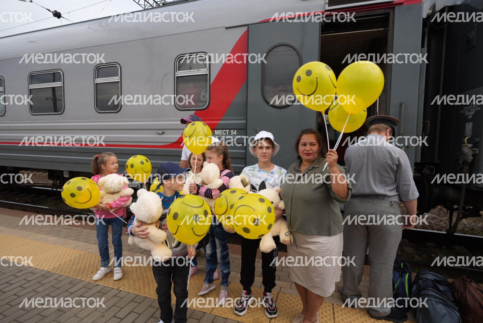 Семья из Подмосковья взяла под опеку 9 детей из ДНР