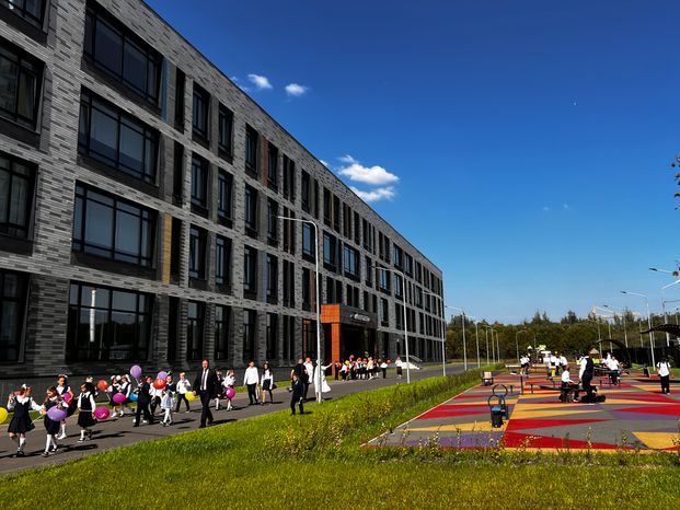 Лицей "Авиатика" в лобненском микрорайоне "Катюшки"