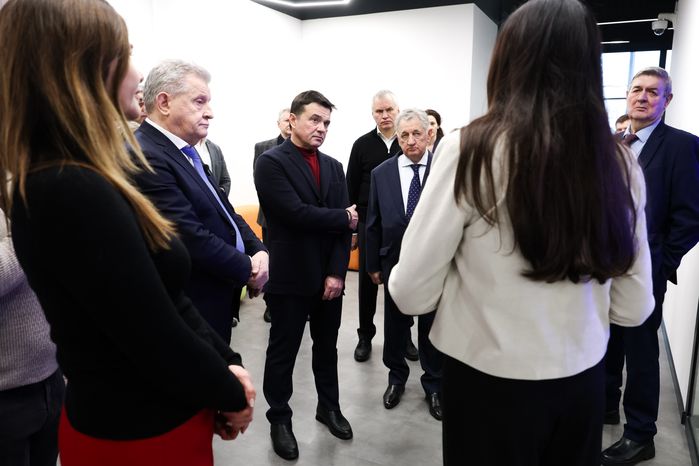 Ребята из технопарка "Исток – РТУ МИРЭА" во Фрязино показали Андрею Воробьеву свои разработки