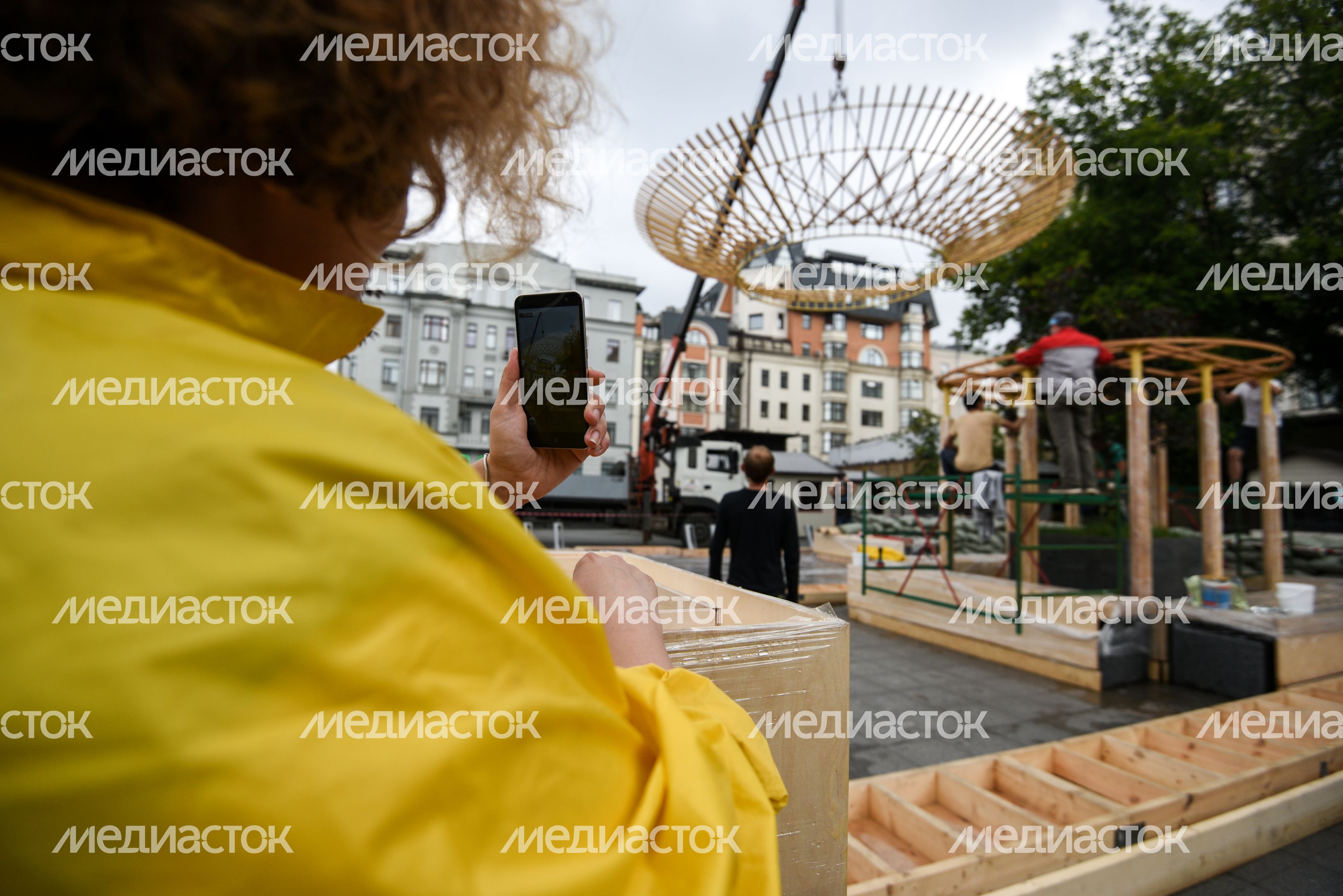 Подготовка площадок нового фестиваля Московское Лето Цветочный Джем