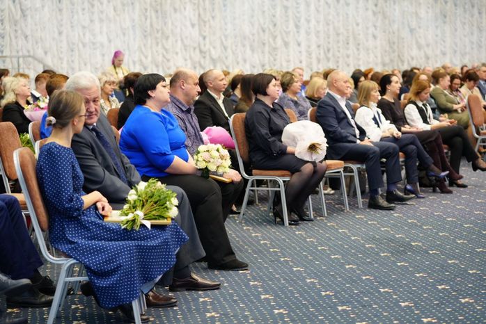 Вручение областных наград семьям, взявших на воспитание детей из Донбасса, Губернатором Подмосковья