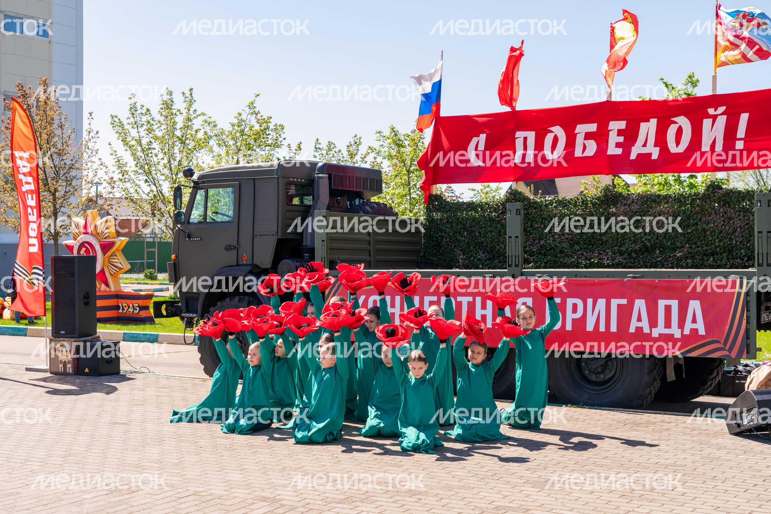 Фронтовая поляна в поселке Большевик ко Дню Победы Фронтовая поляна в поселке Большевик ко Дню Победы