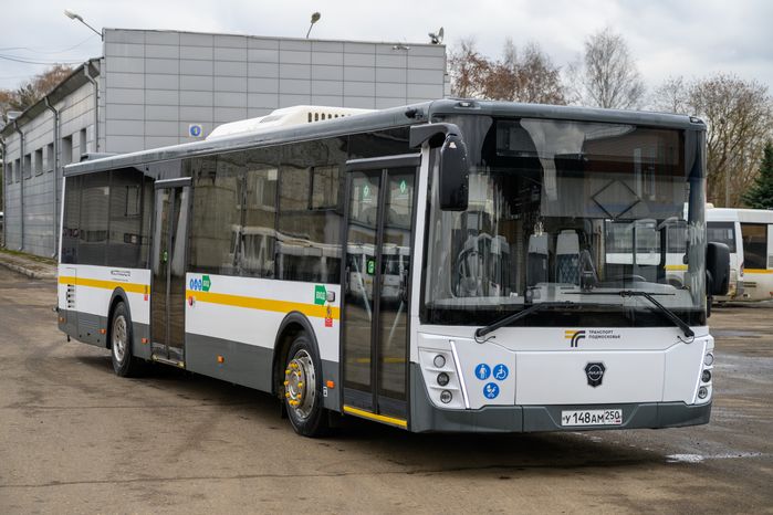 Автобус Мострансавто перед отправлением в рейс