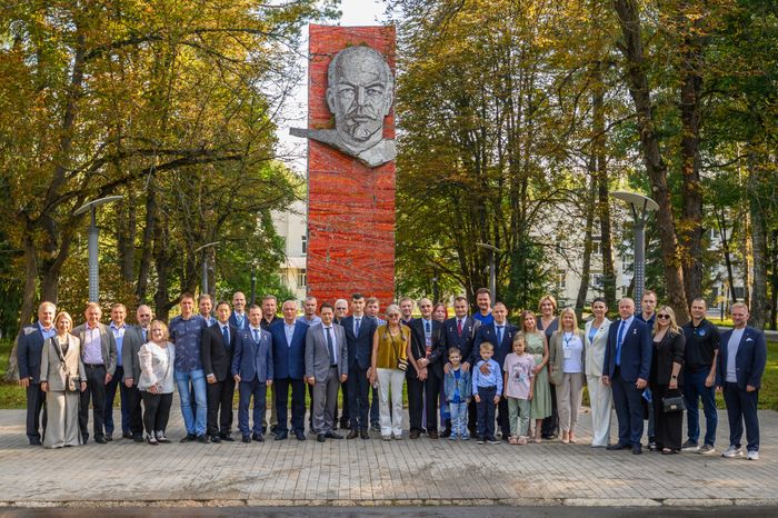 Торжественные проводы основного и дублирующего экипажей космонавтов МКС-72 на Байконур в Звездном городке