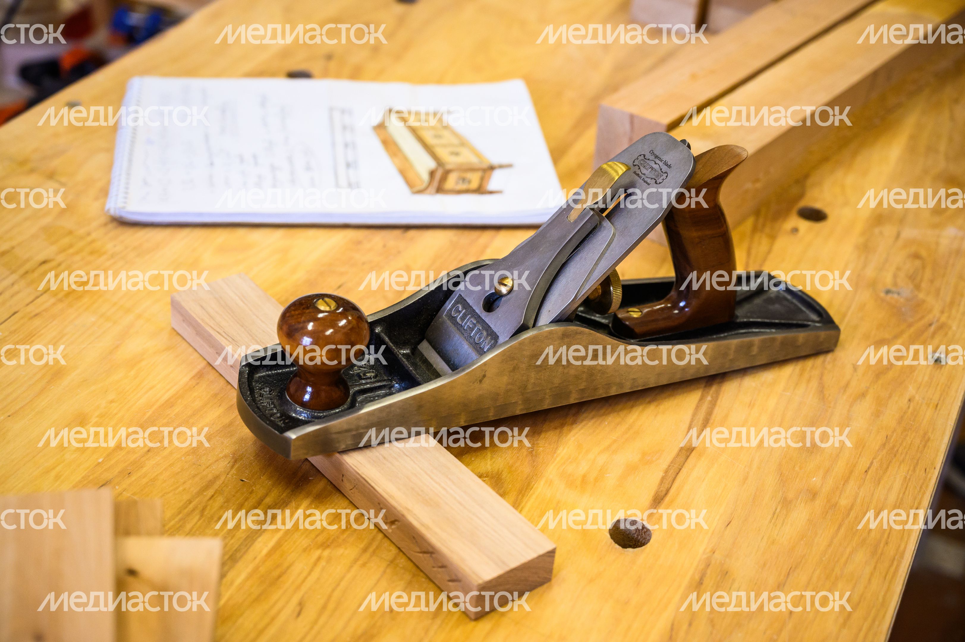 В мастерской художников Ильи и Натальи Рожковых в Орехово-Зуевском г.о. В мастерской художников Ильи и Натальи Рожковых в Орехово-Зуевском г.о.