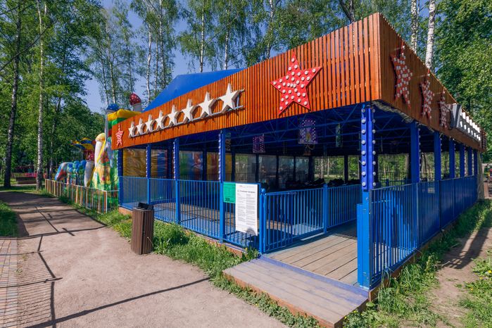 Аттракционы в Центральном парке культуры и отдыха «Пушкинский» в Пушкино летом