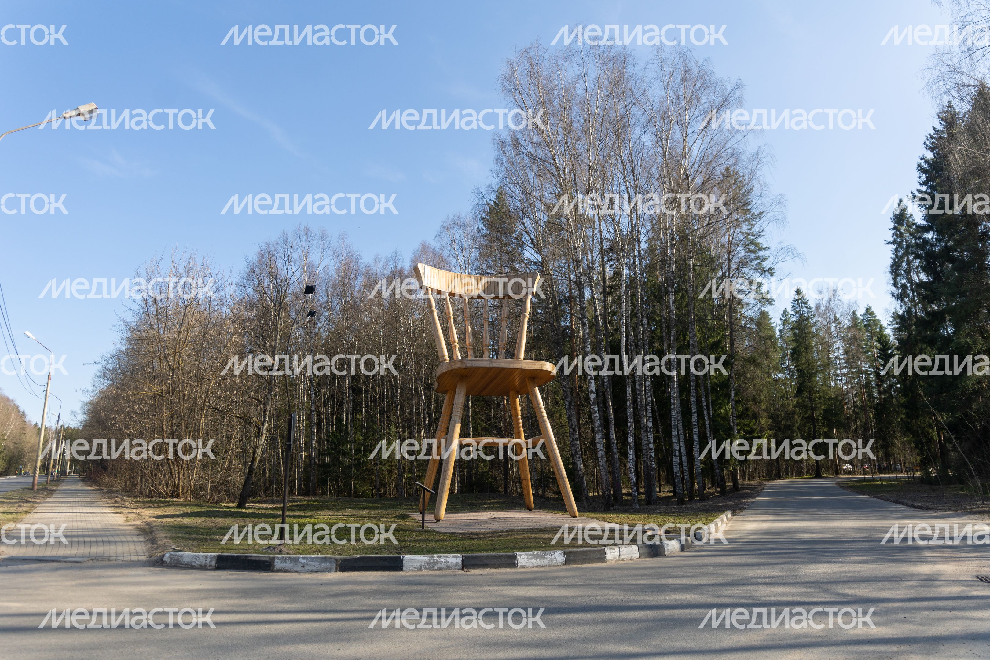 Дубна. Памятник стулу Дубна. Памятник стулу
