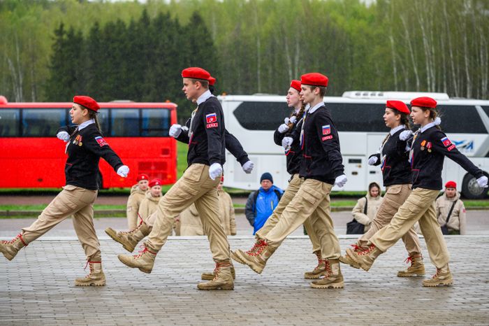 Военно-патриотическая игра «Юнармия, вперед!», посвященная Дню Победы, в Горках Ленинских