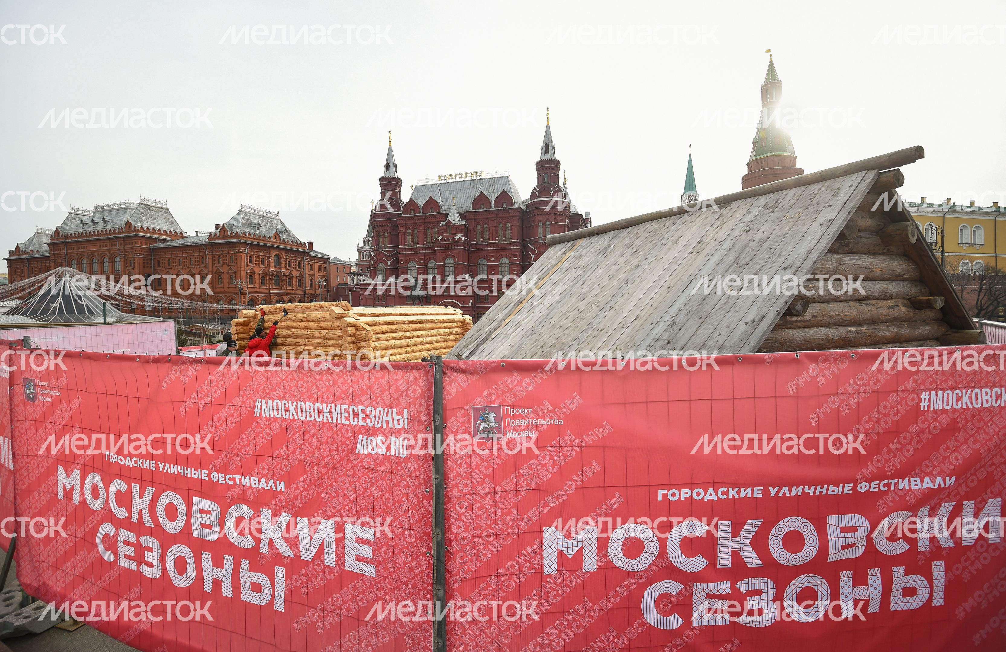 Монтаж инсталляций для фестиваля «Московская Масленица» на Манежной площади Монтаж инсталляций для фестиваля «Московская Масленица» на Манежной площади