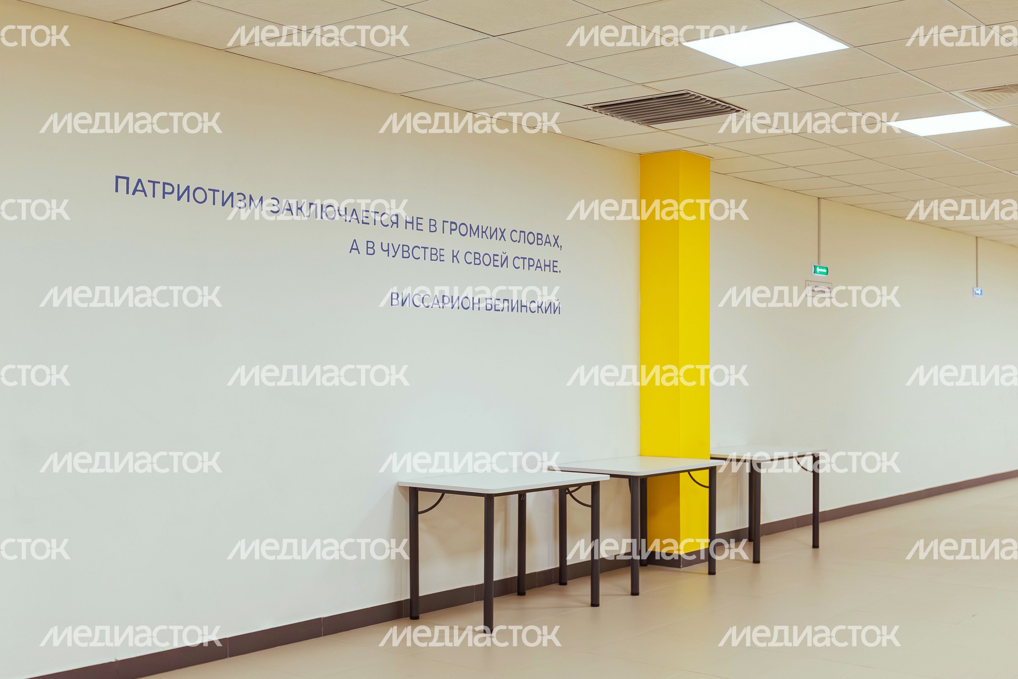 Коридор в новом корпусе школы №15 в ЖК «Героев» в Балашихе Коридор в новом корпусе школы №15 в ЖК «Героев» в Балашихе