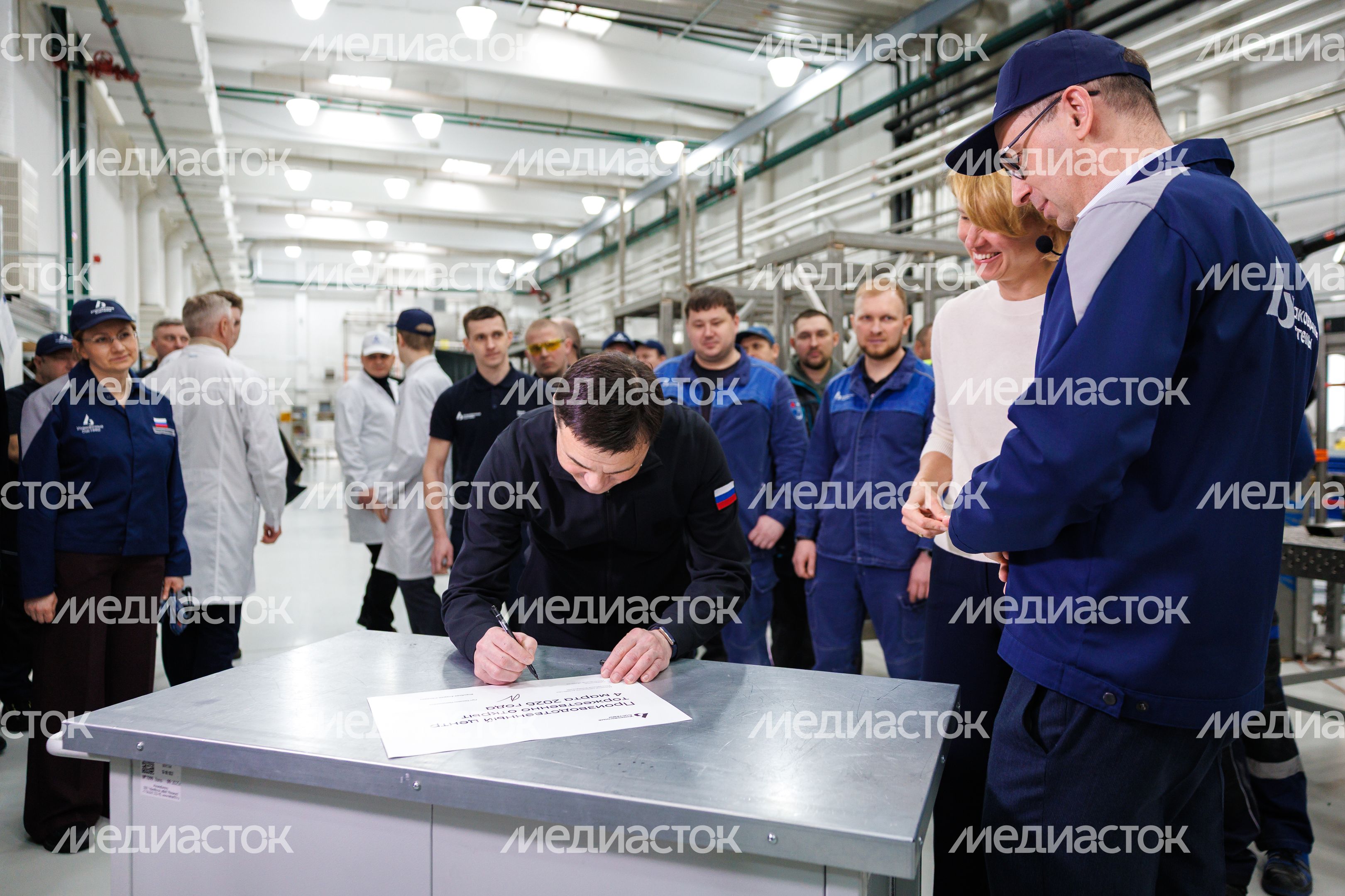 Андрей Воробьев и Оксана Лут открыли в Лобне центр по сборке технологического оборудования Андрей Воробьев и Оксана Лут открыли в Лобне центр по сборке технологического оборудования