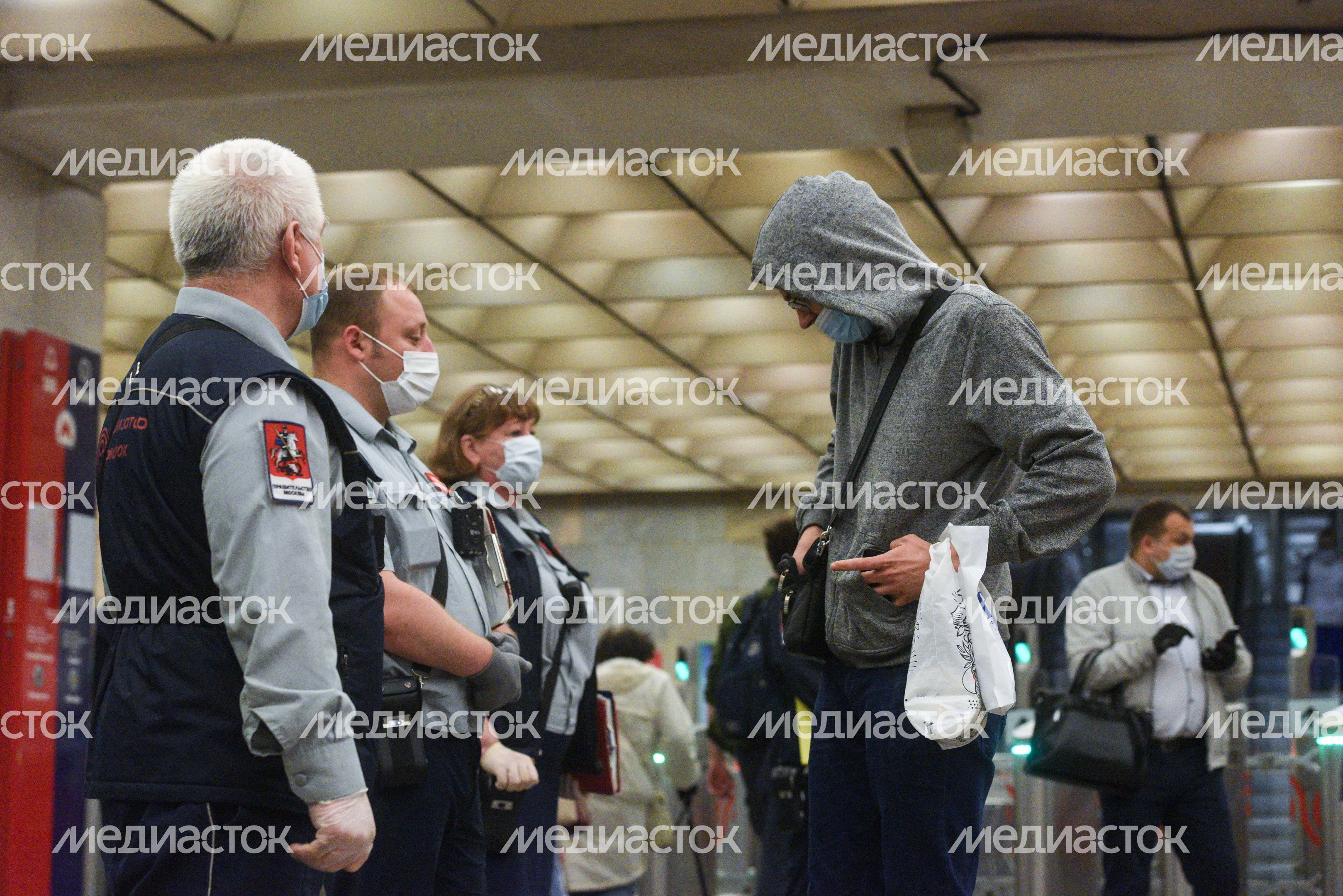 Проверки соблюдения масочно-перчаточного режима в общественном транспорте в Москве