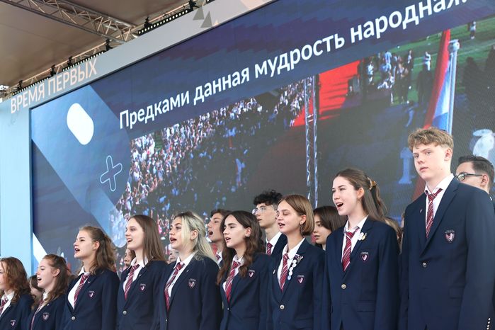 Торжественная линейка в гимназии им. Е.М. Примакова с участием Губернатора Подмосковья