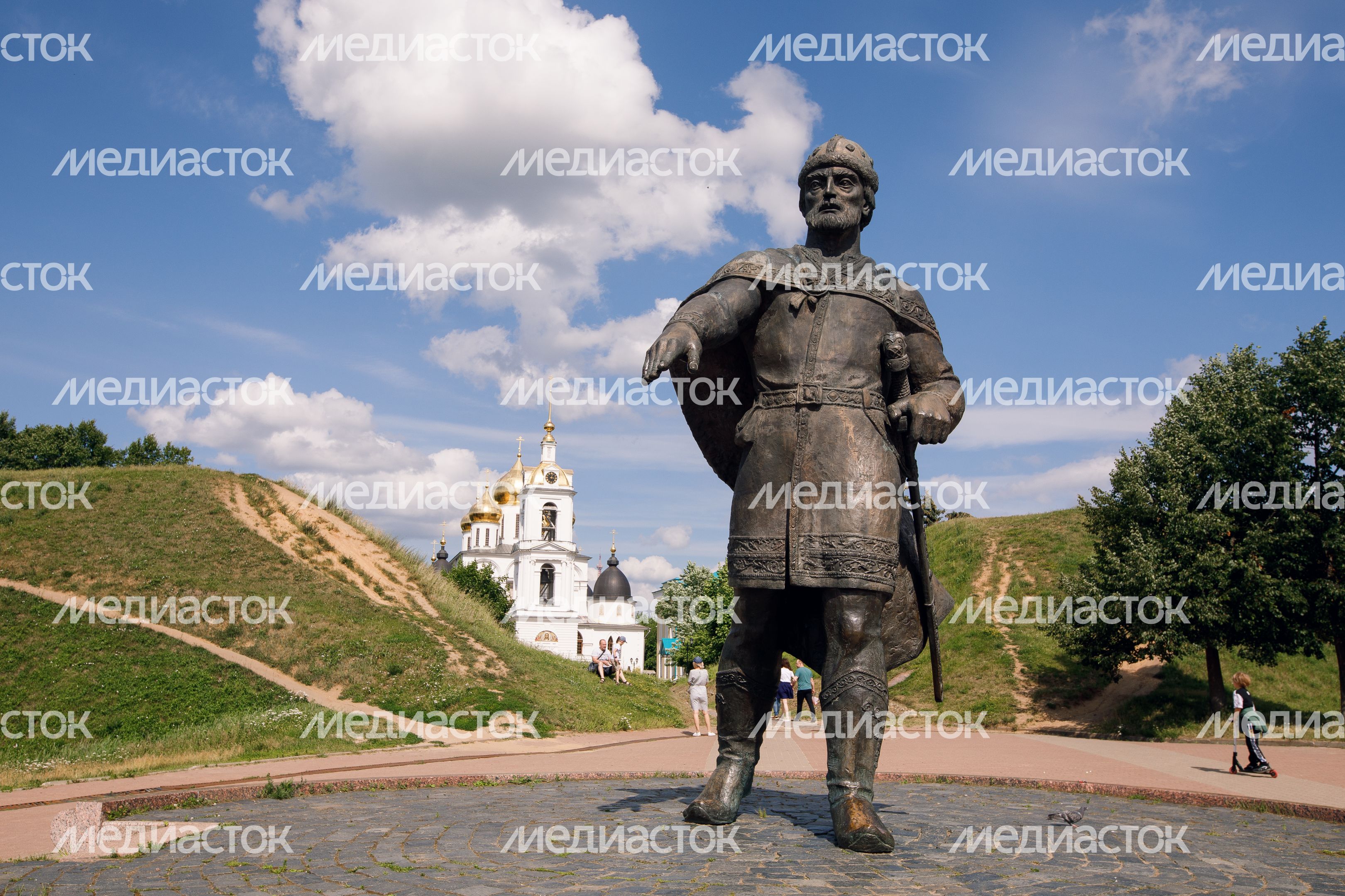 Дмитров. Памятник Юрию Долгорукому Дмитров. Памятник Юрию Долгорукому