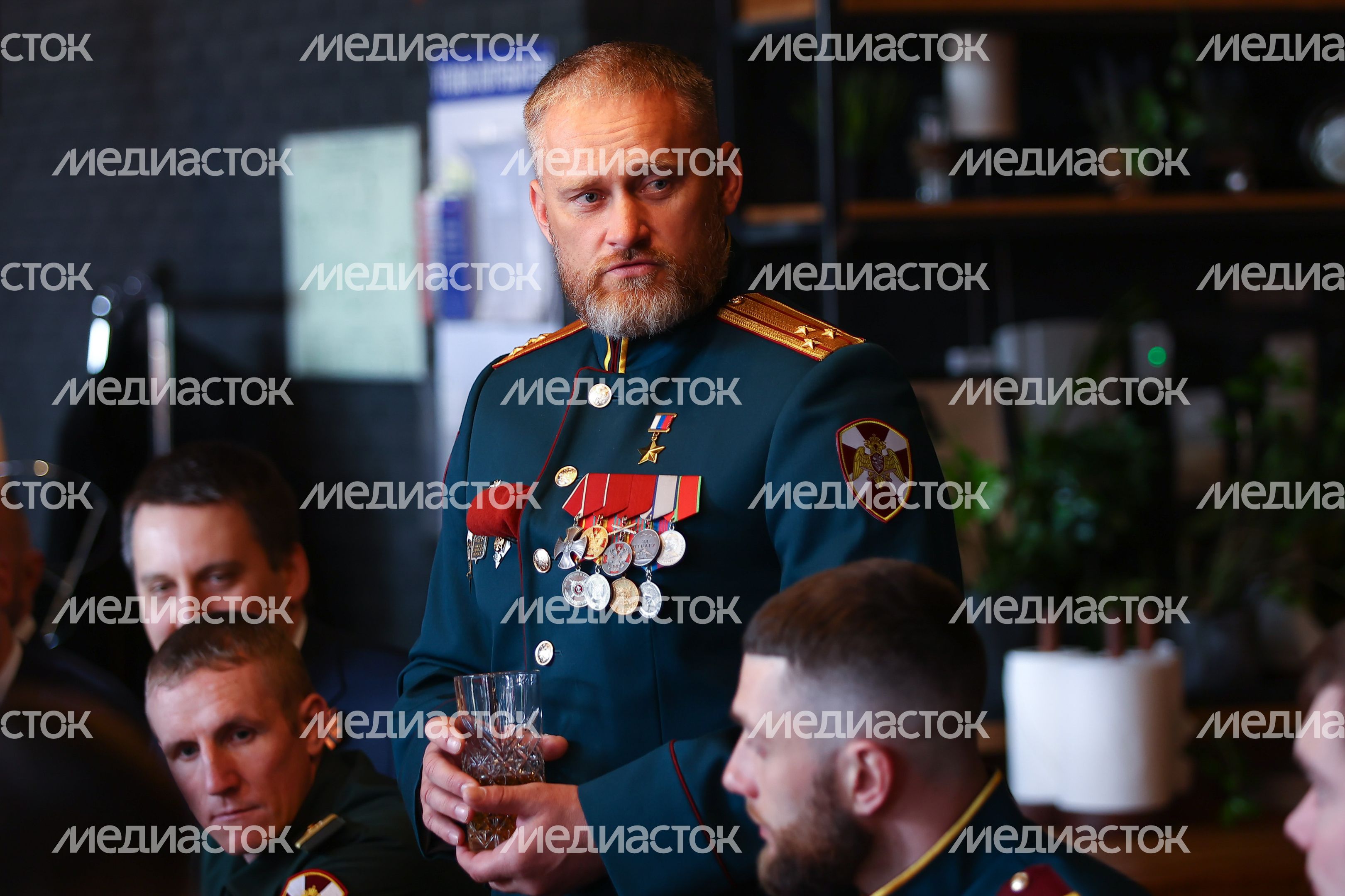 Возложение губернатором венка к Могиле Неизвестного Солдата