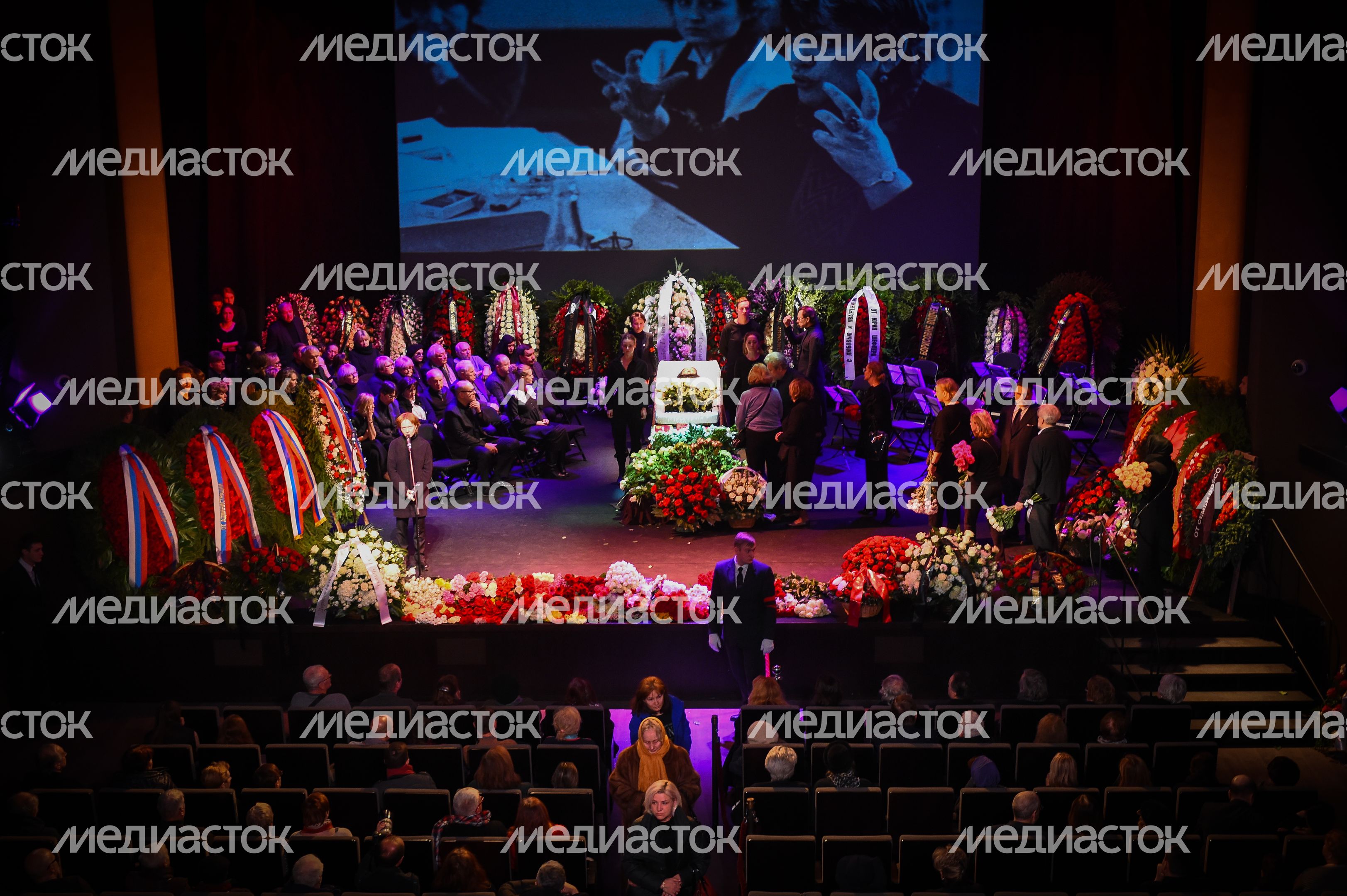 Церемония прощания с Галиной Волчек