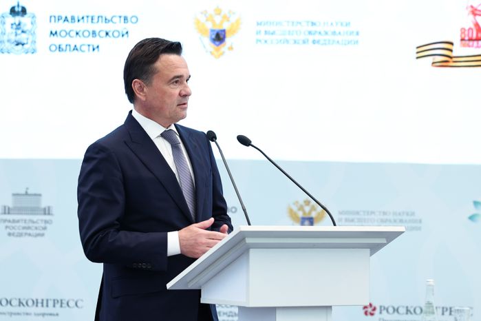 Андрей Воробьев на пленарной сессии форума "Россия и мир: тренды здорового долголетия"