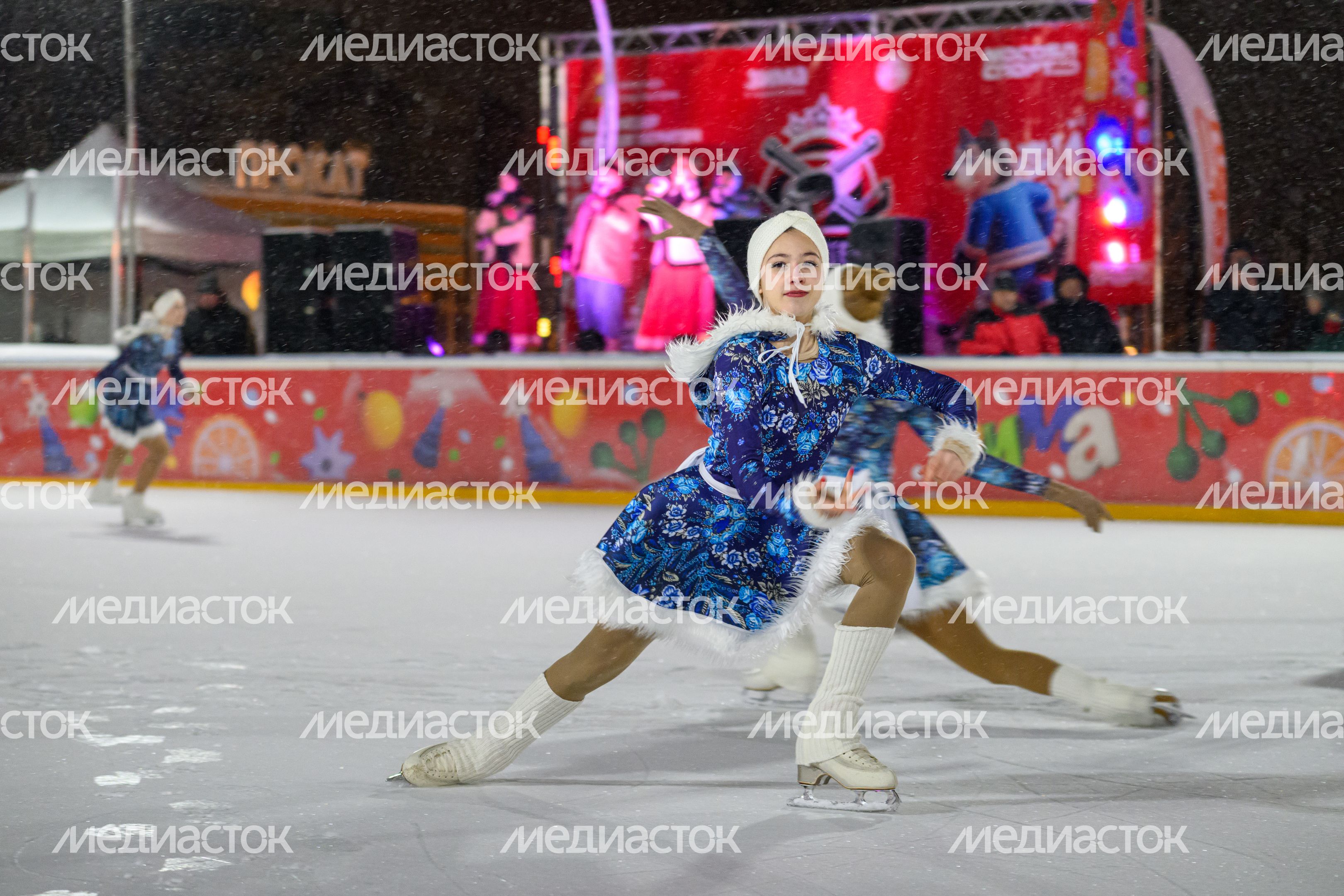 "Выходи во двор": легенды российского хоккея сразились со сборной Долгопрудного "Выходи во двор": легенды российского хоккея сразились со сборной Долгопрудного