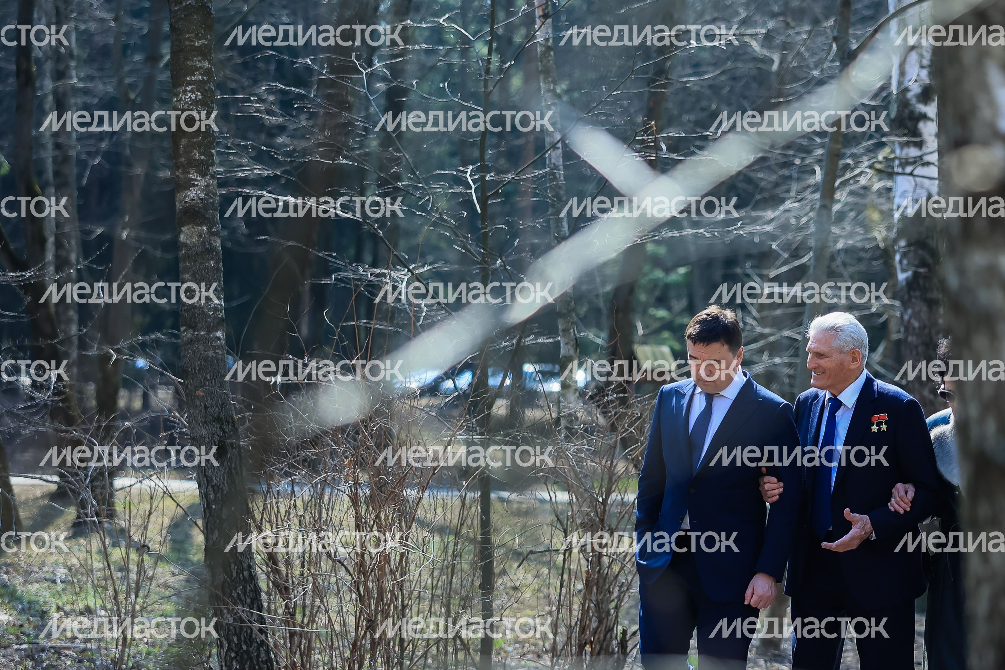 Посещение губернатором космонавта первого отряда