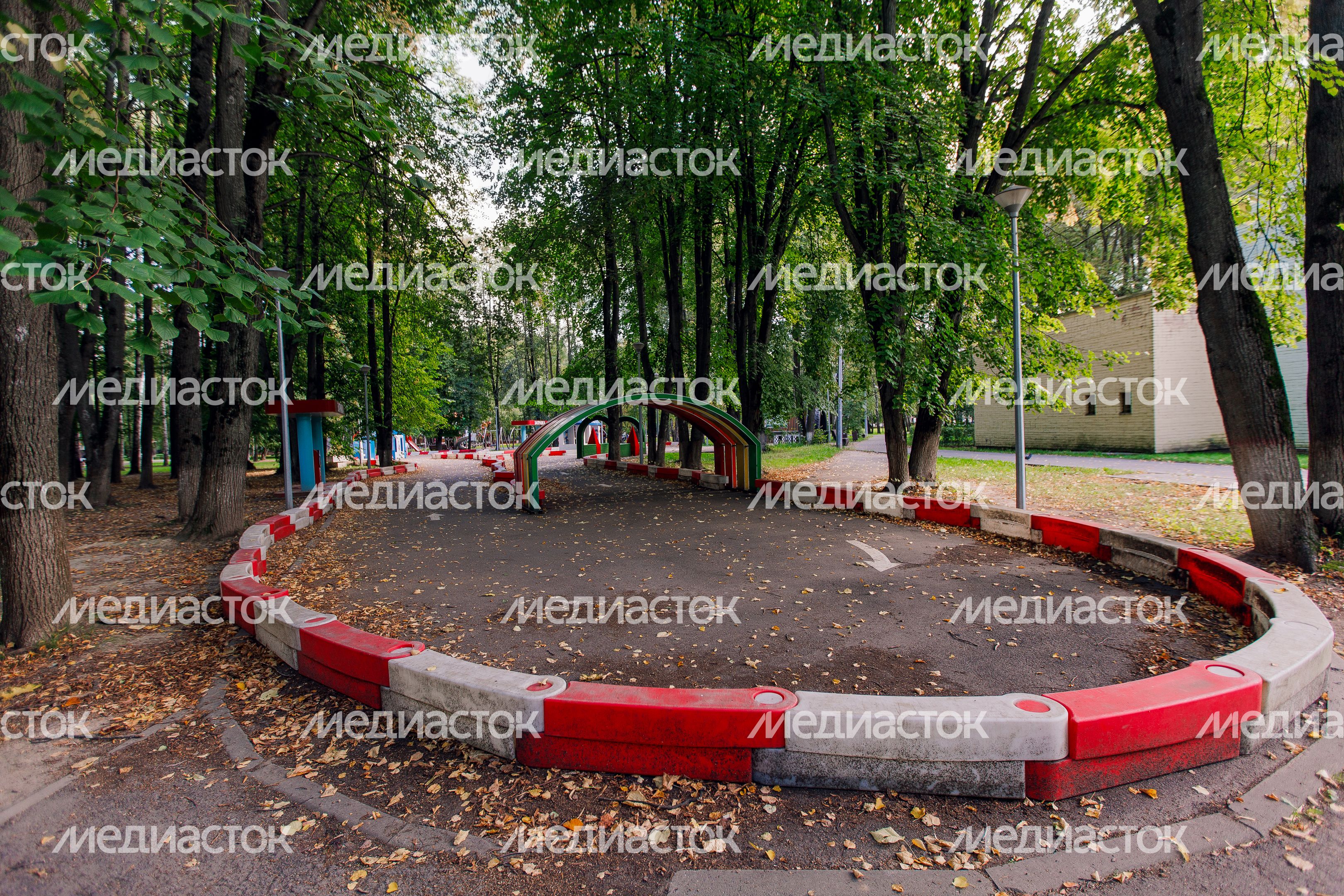 Автогородок в Центральном городском парке им. М.И. Калинина в Королеве летом Автогородок в Центральном городском парке им. М.И. Калинина в Королеве летом