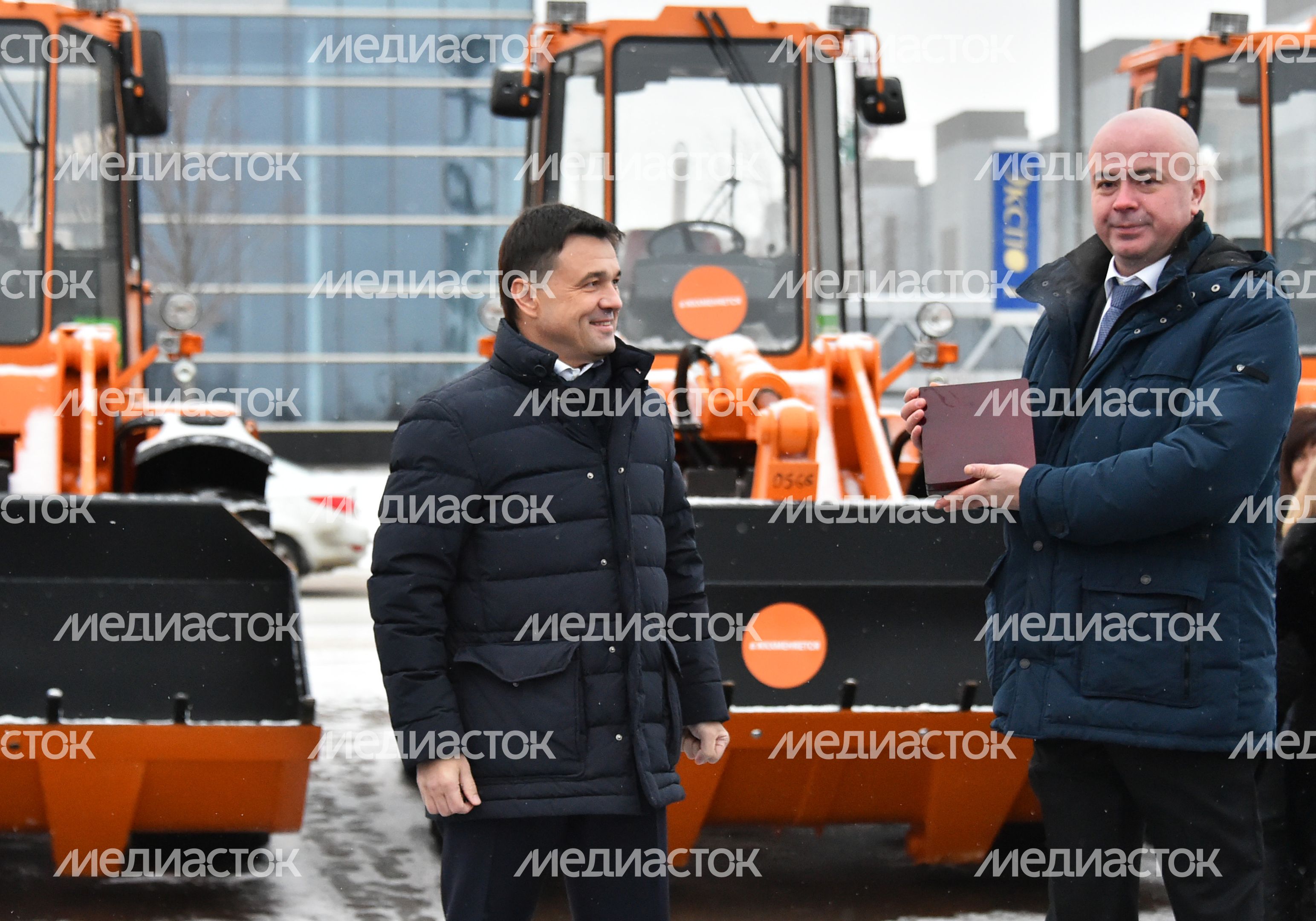 Губернатор МО вручил ключи от спецтехники