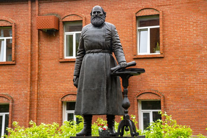 Памятник Г.Л. Кашаеву в Высоковске округа Клин