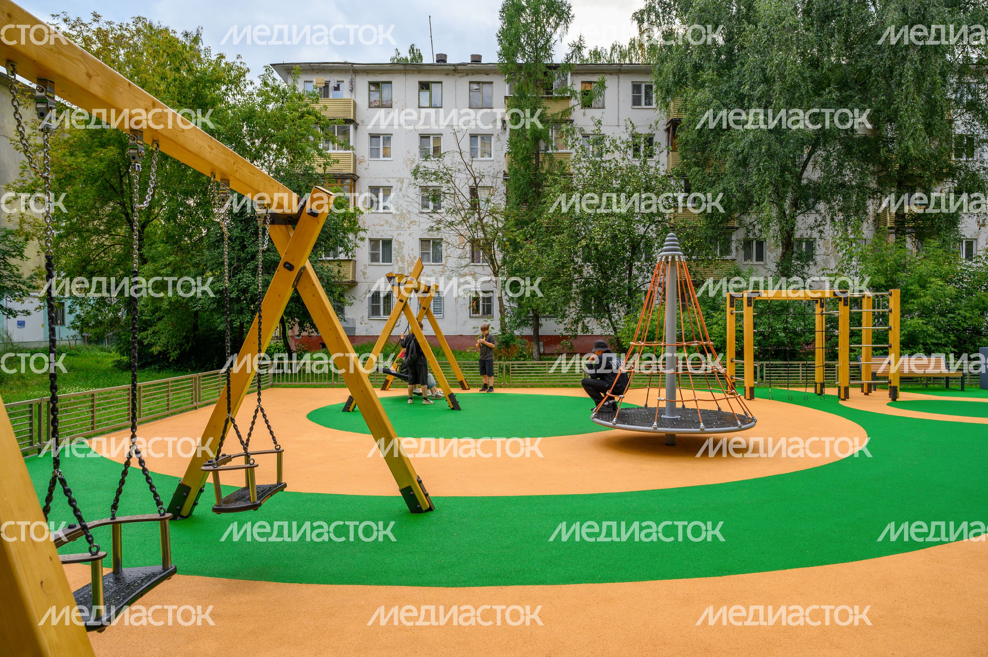Новая детская площадка на улице Победы в Электростали